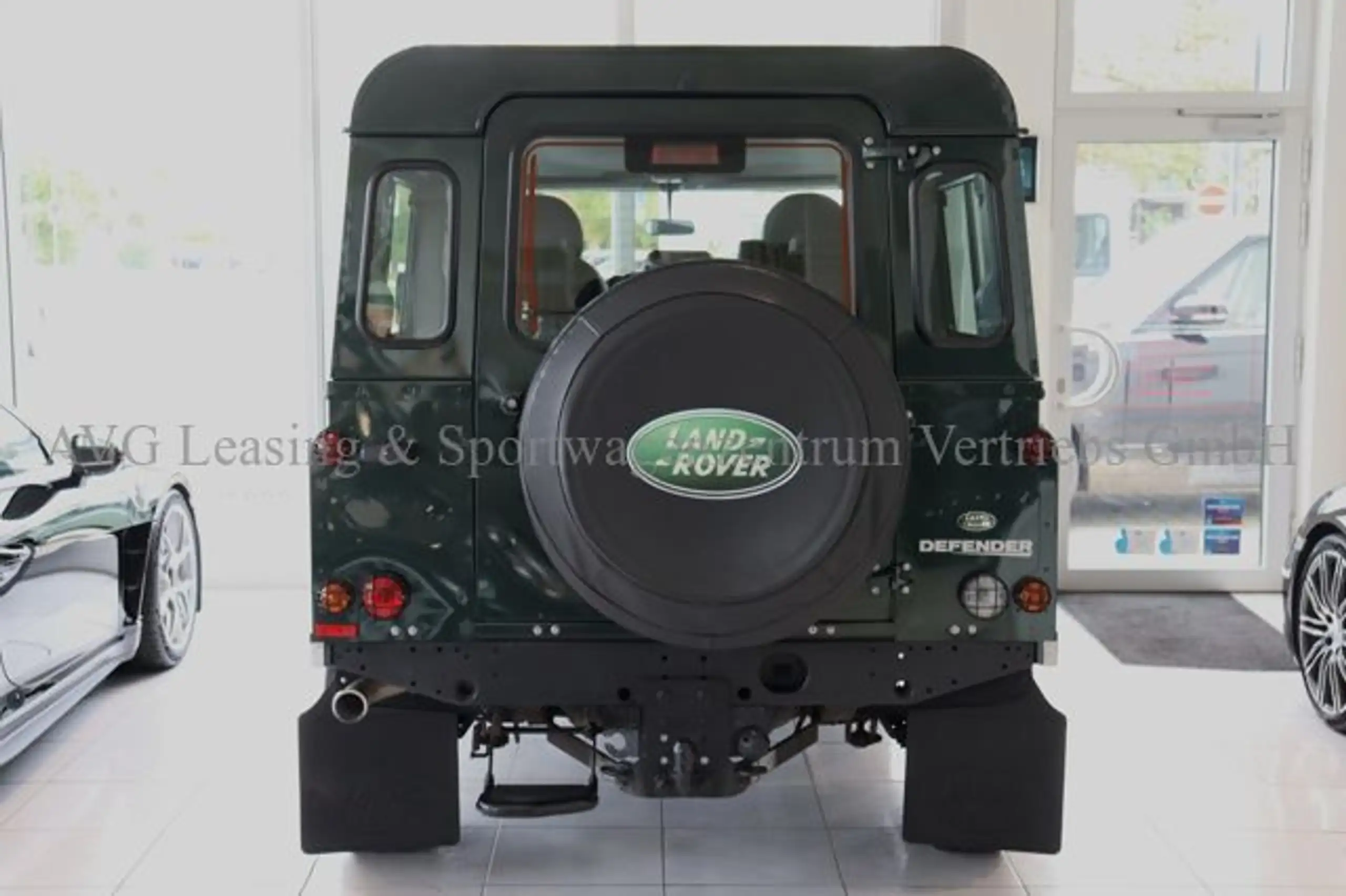 Land Rover - Defender