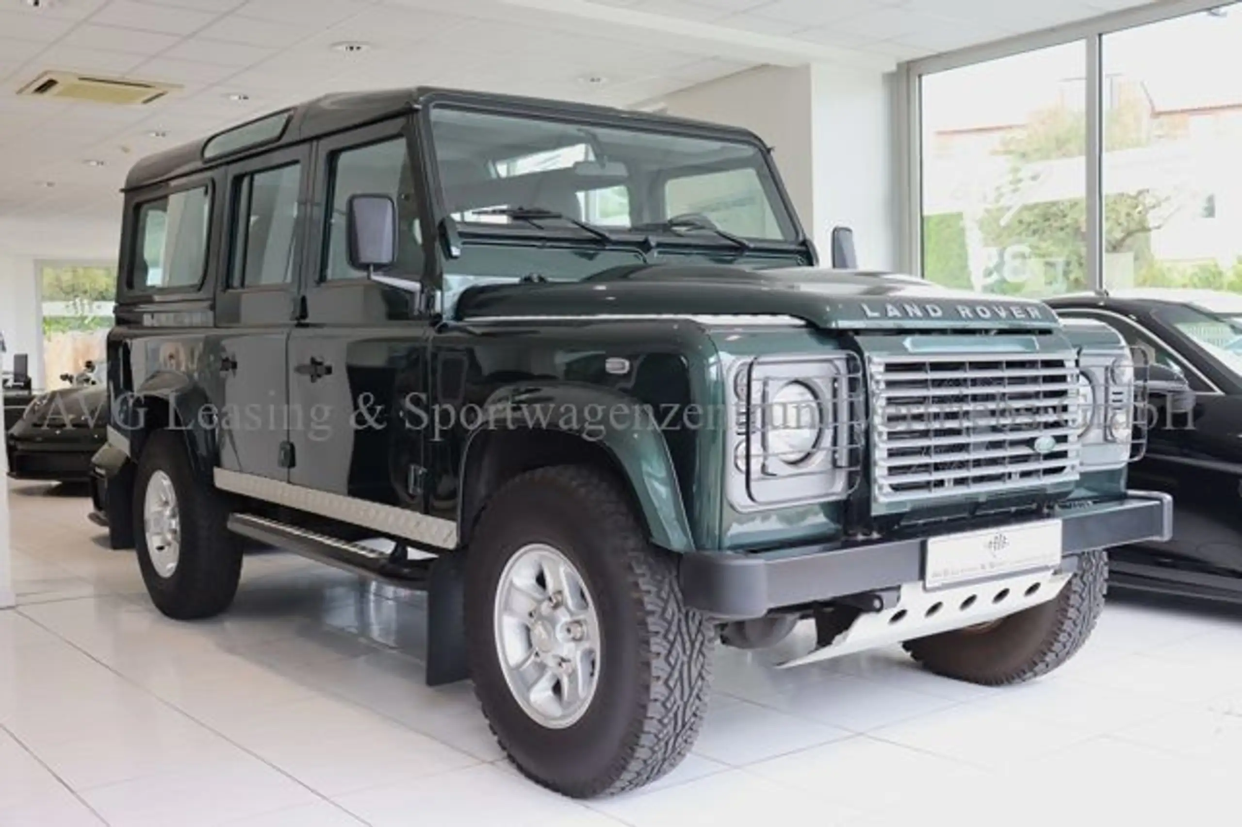 Land Rover Defender 2012