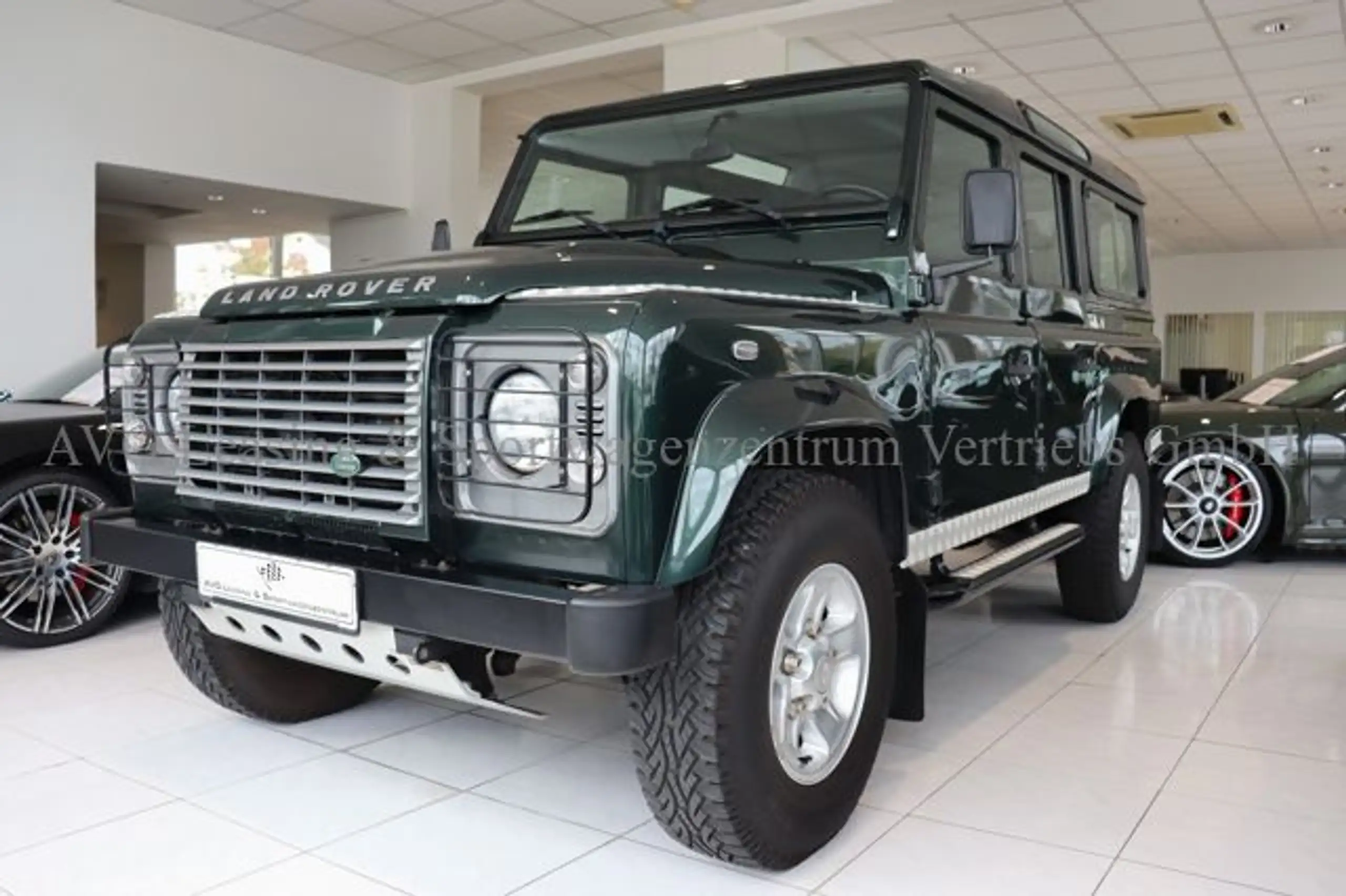 Land Rover - Defender