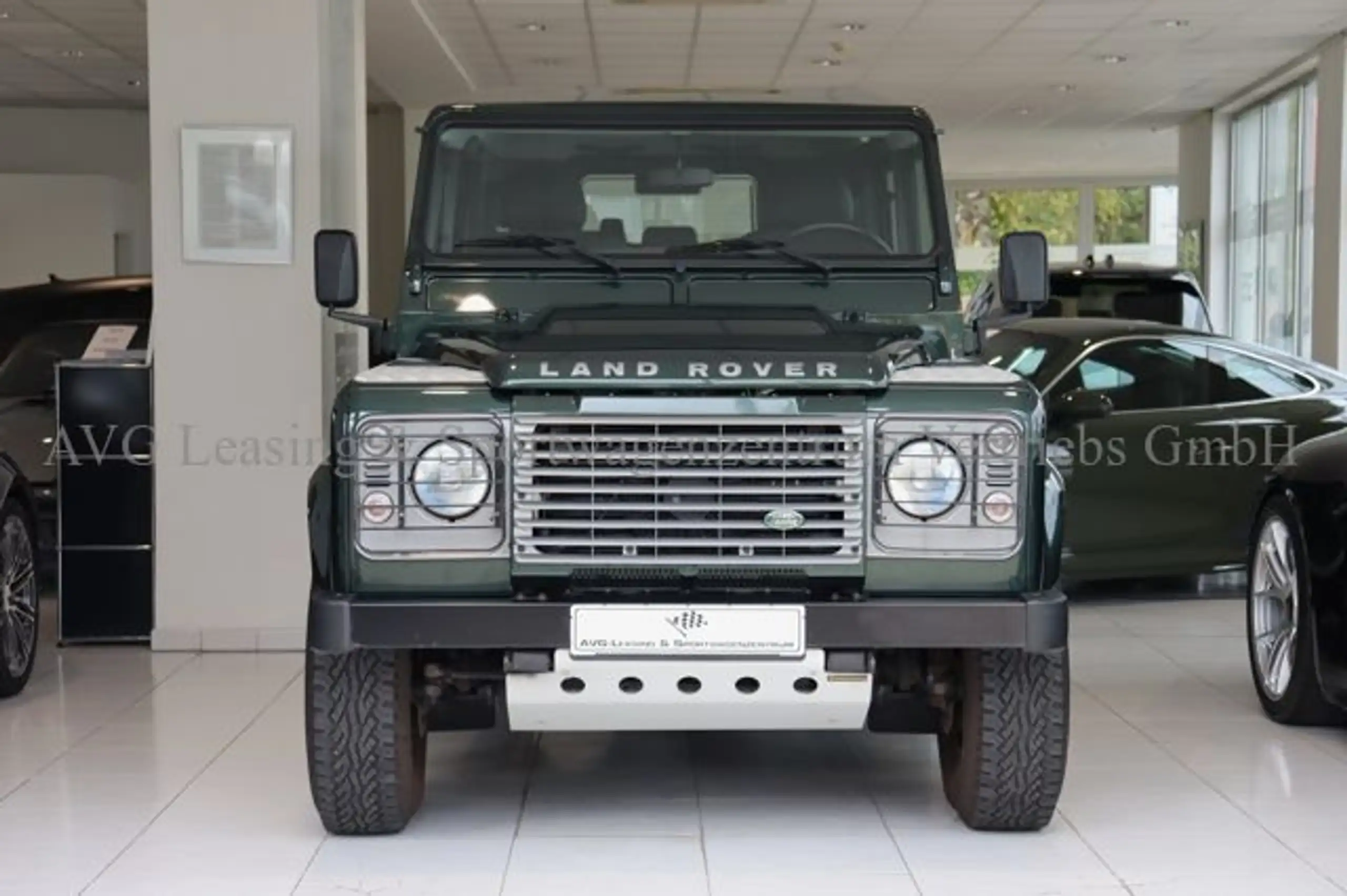 Land Rover - Defender