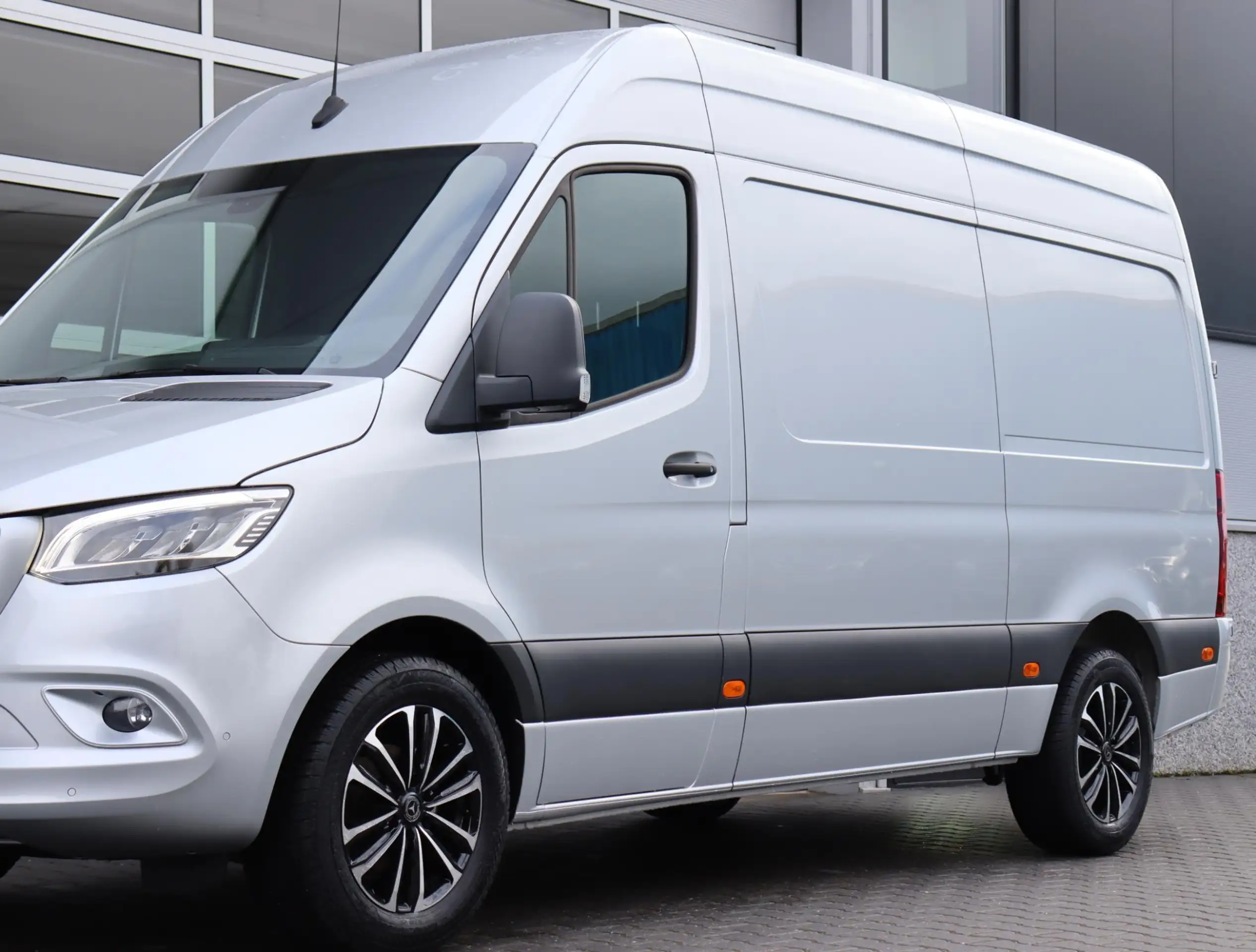 Mercedes-Benz - Sprinter