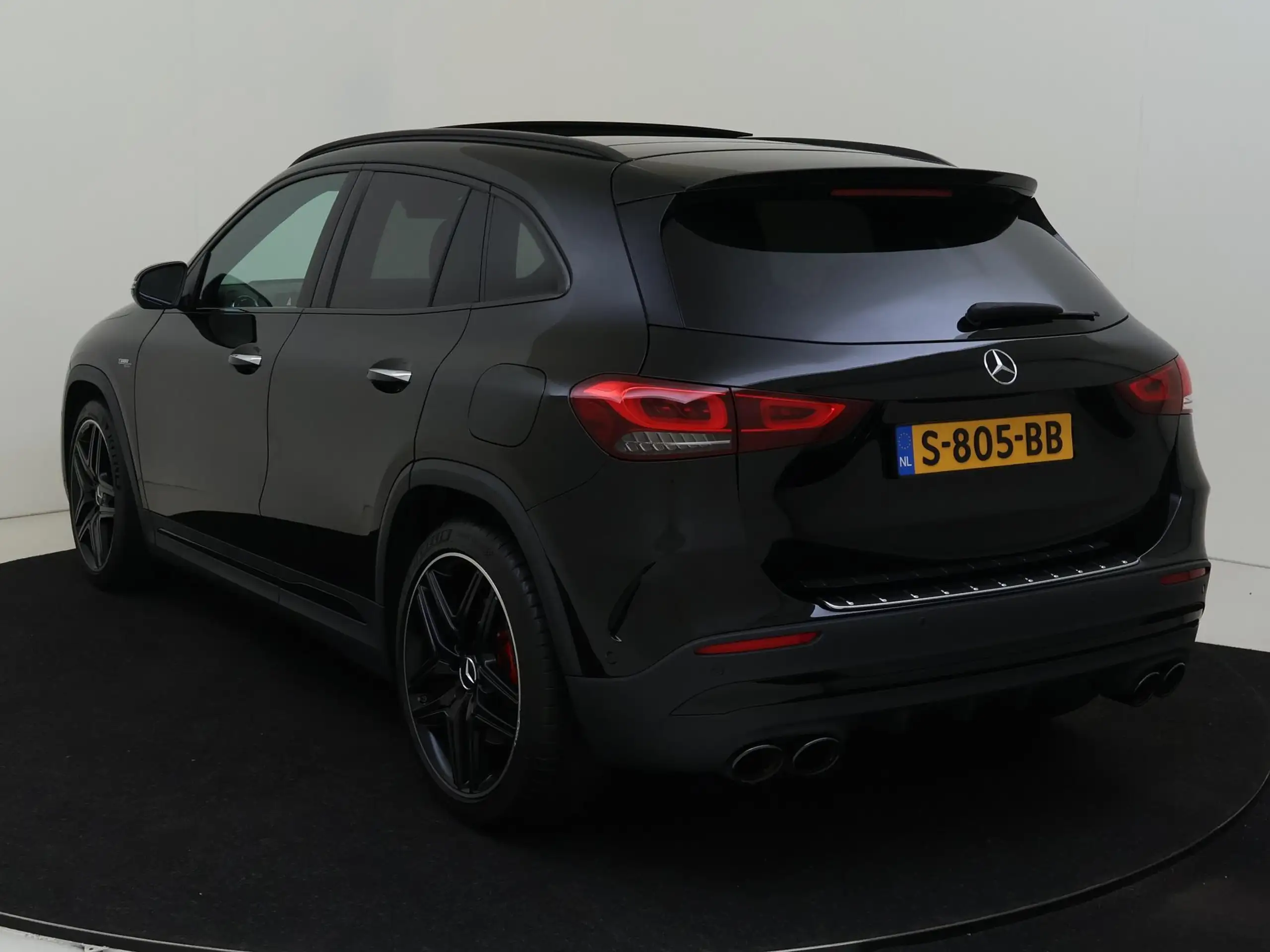 Mercedes-Benz - GLA 45 AMG