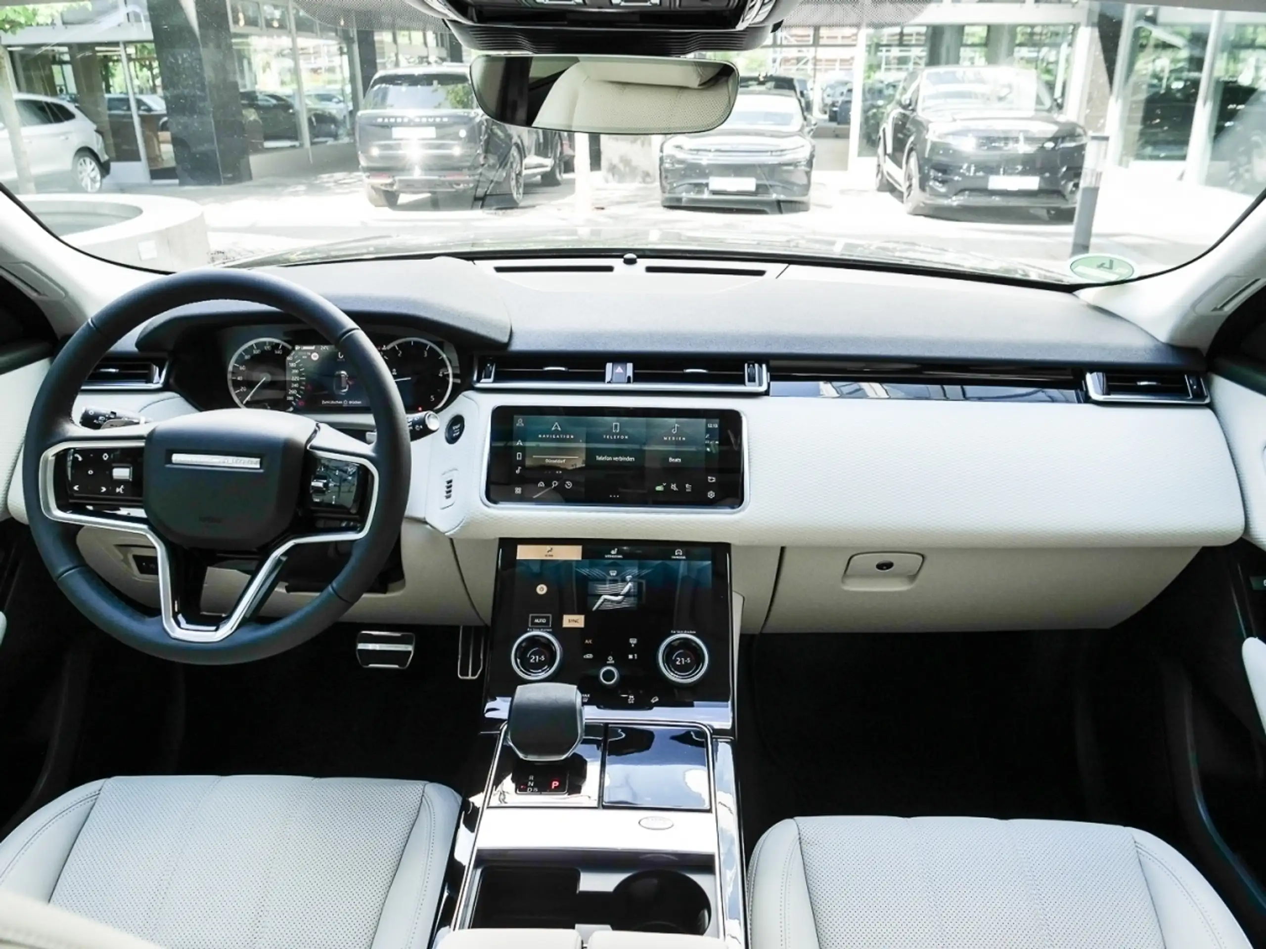 Land Rover - Range Rover Velar