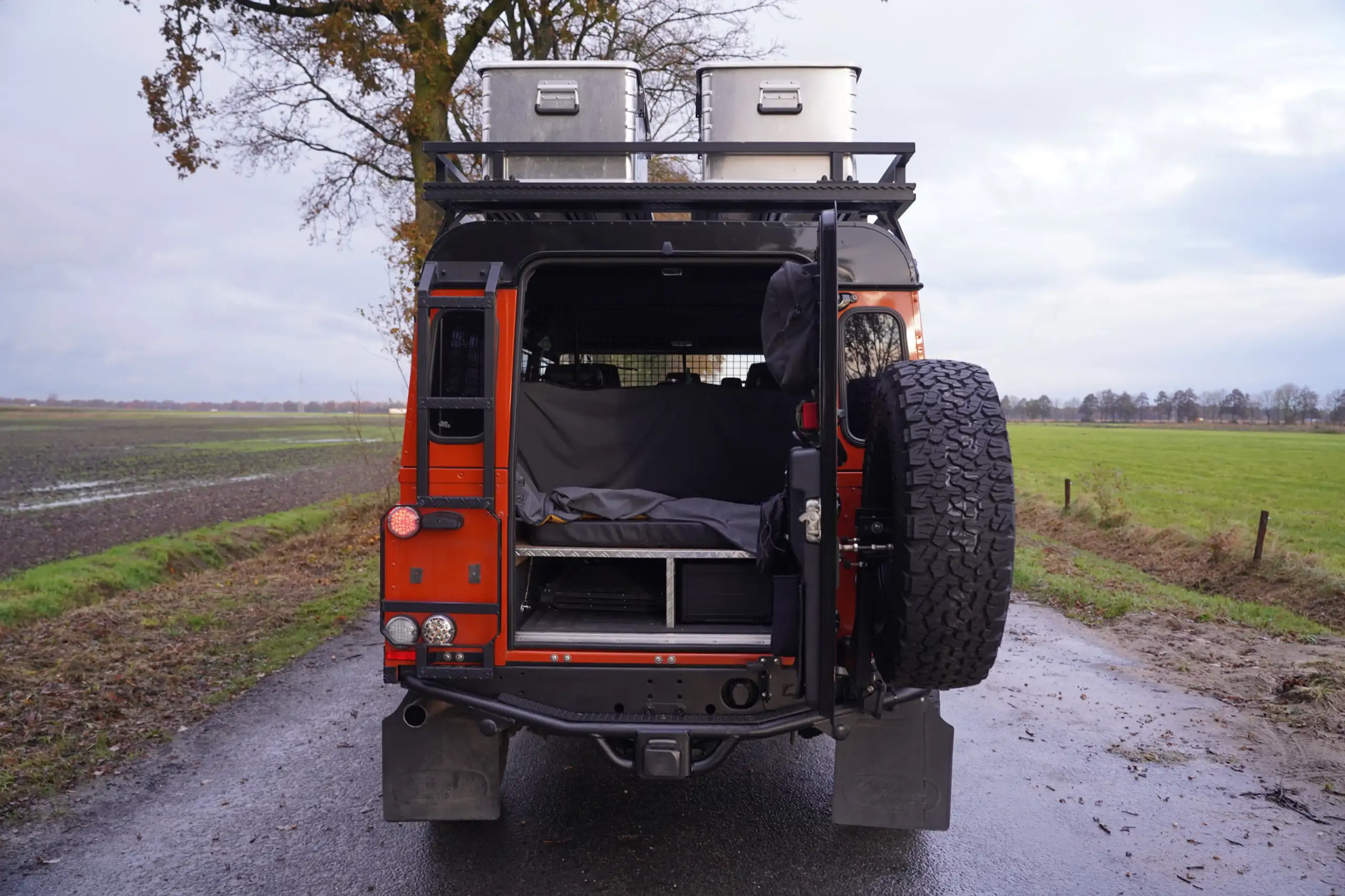 Land Rover - Defender