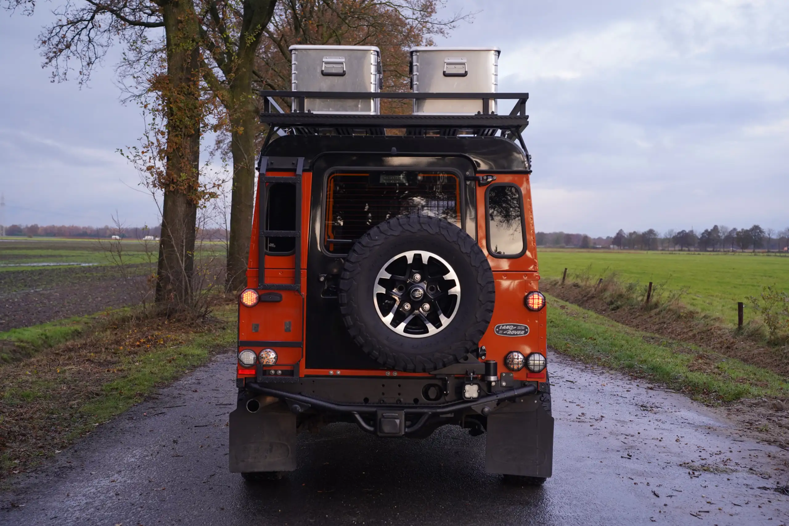 Land Rover - Defender