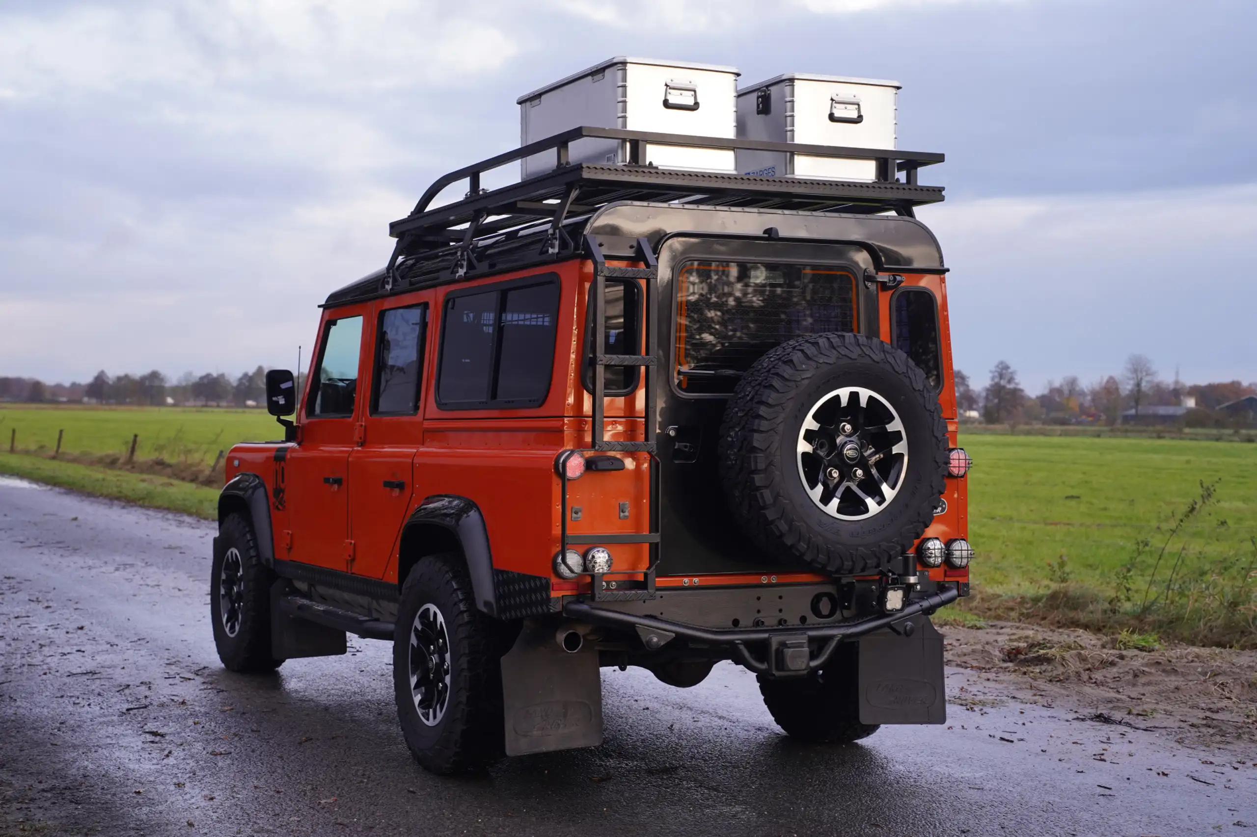 Land Rover - Defender