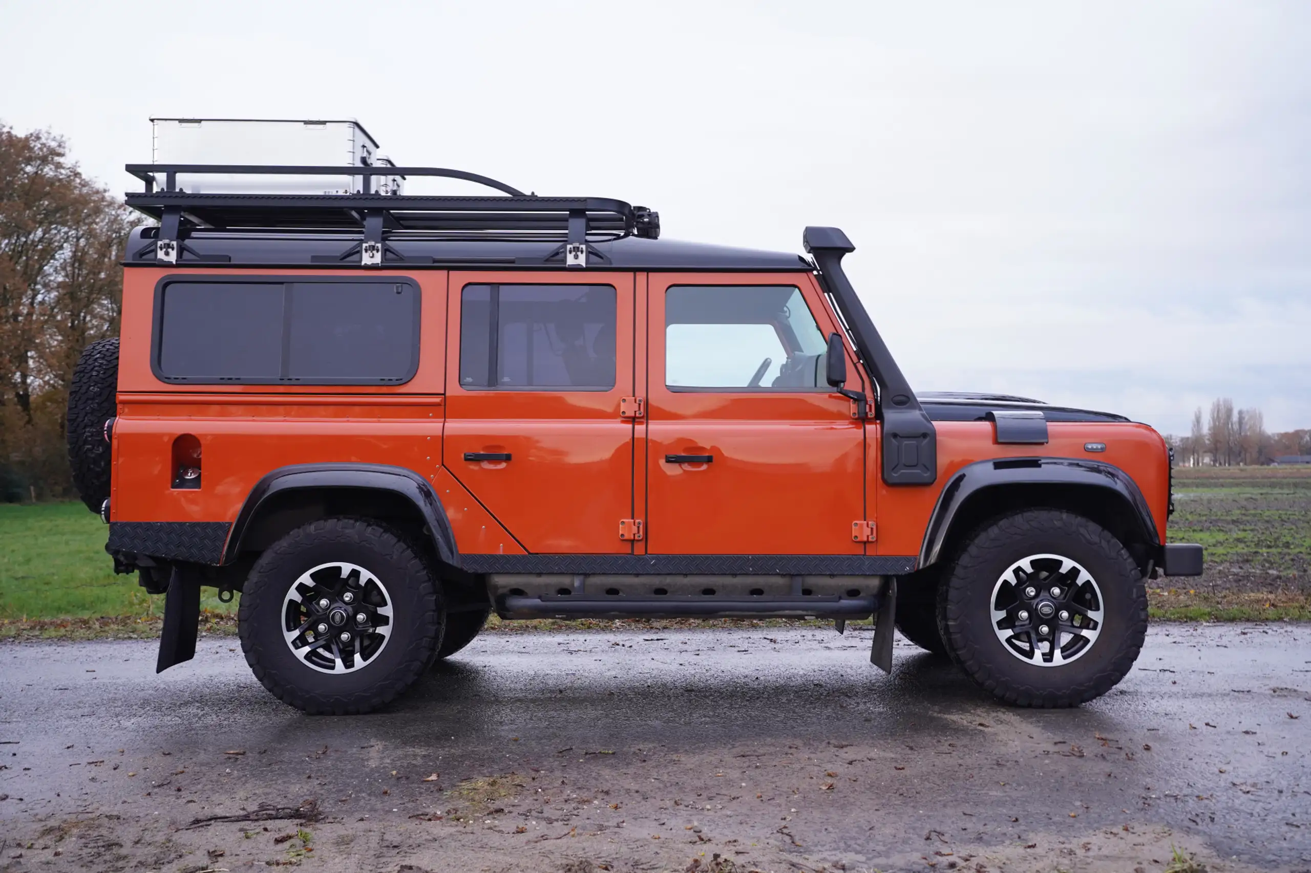 Land Rover - Defender