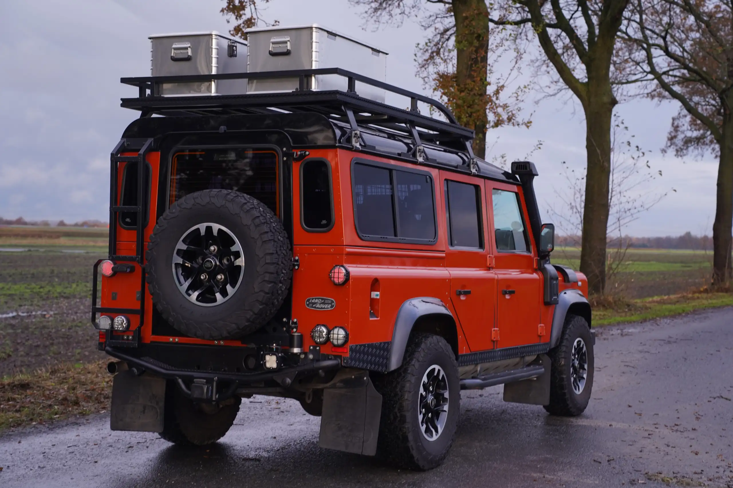 Land Rover - Defender