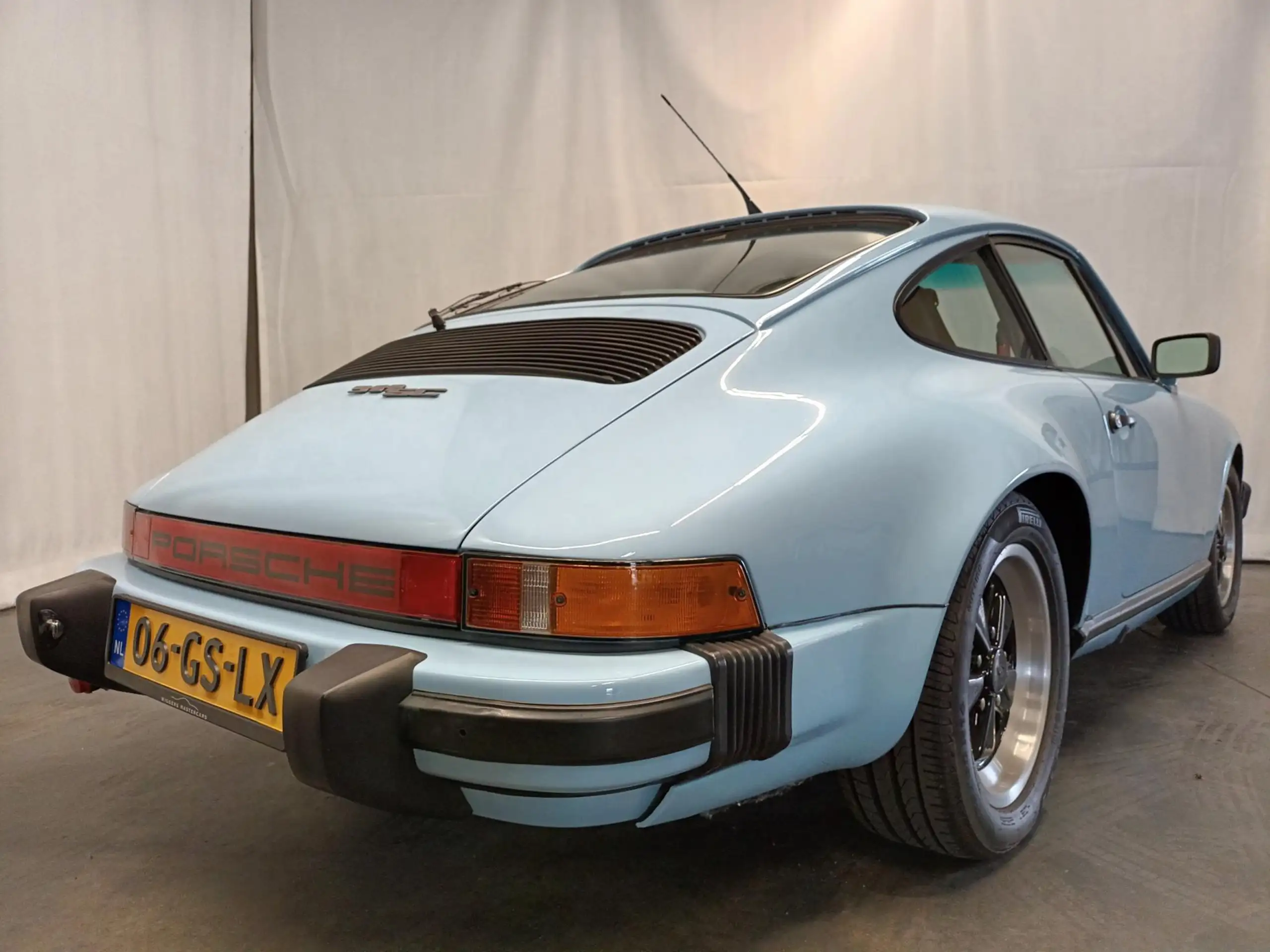 Porsche - 911