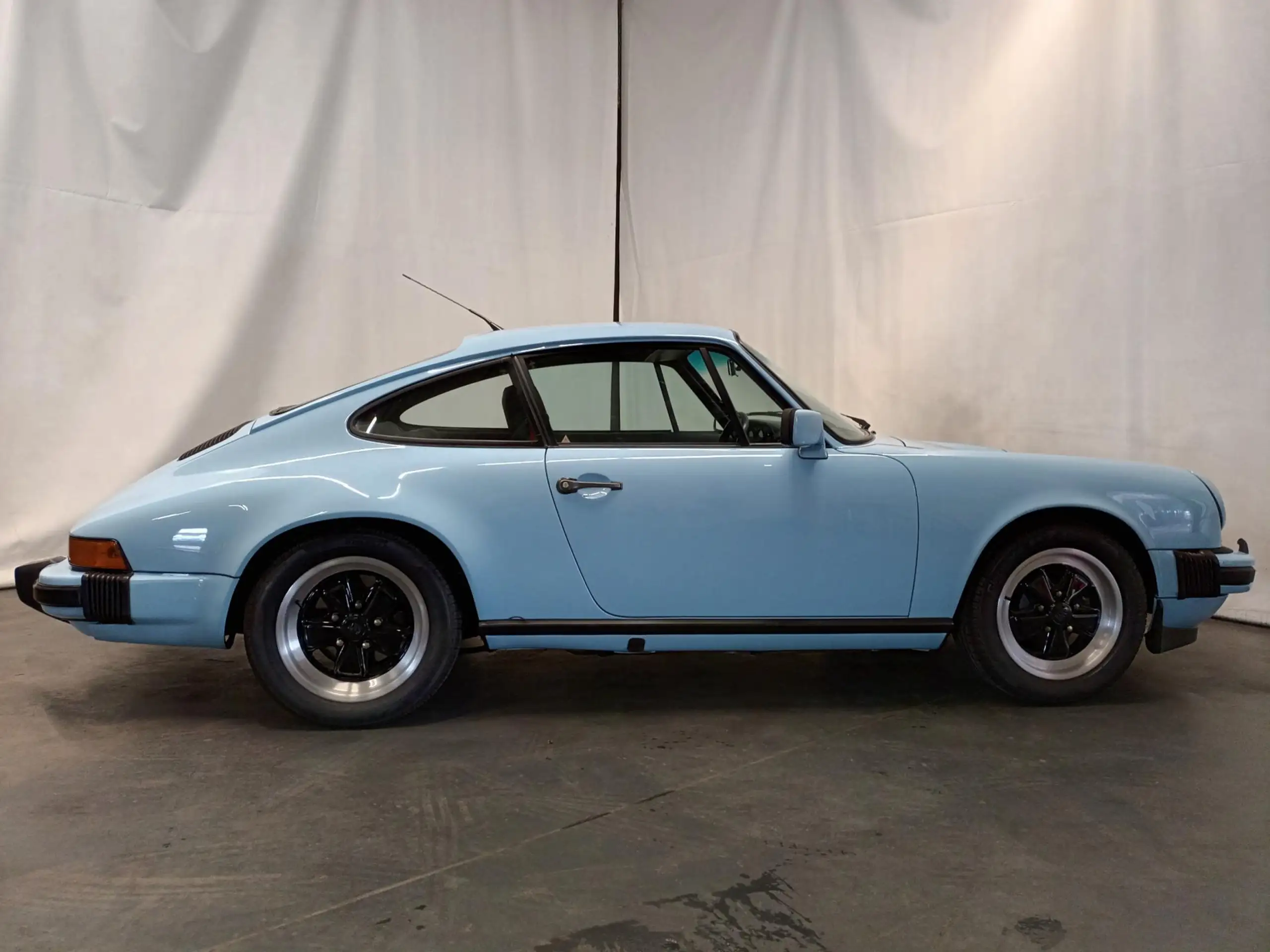 Porsche - 911