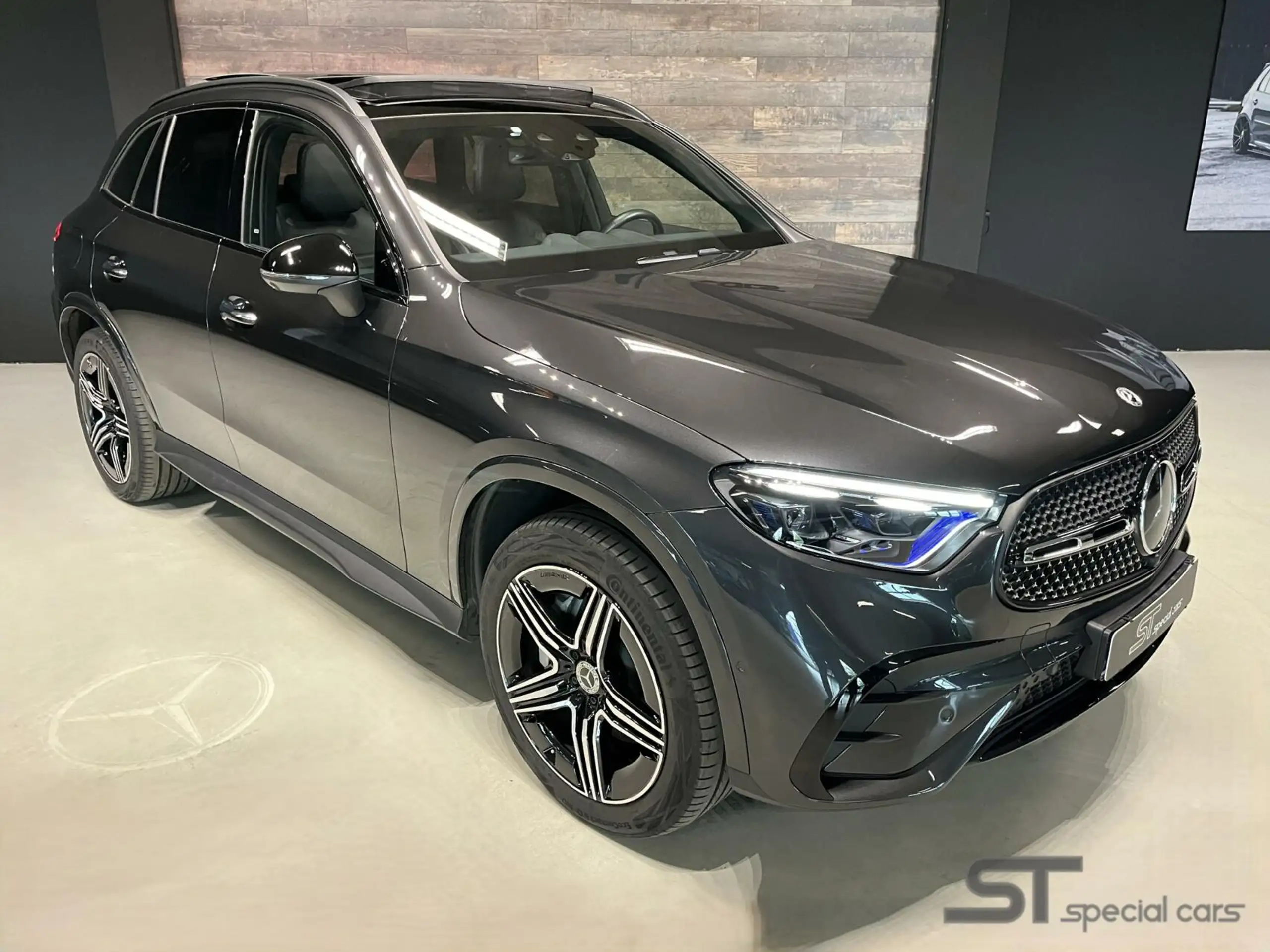 Mercedes-Benz - GLC 300