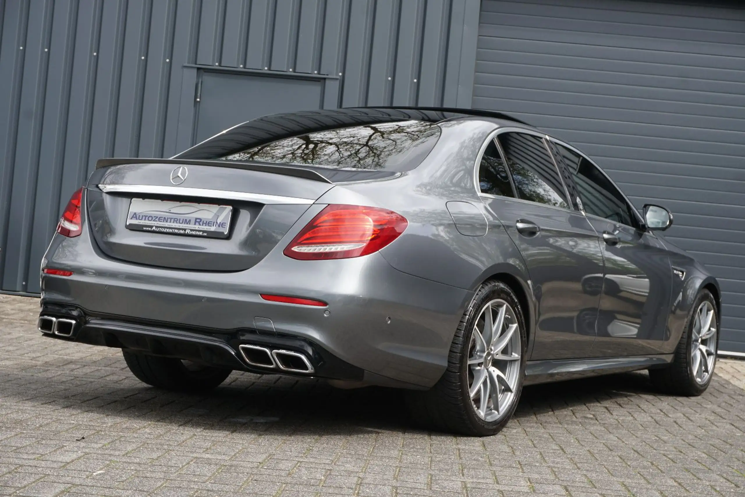 Mercedes-Benz - E 63 AMG