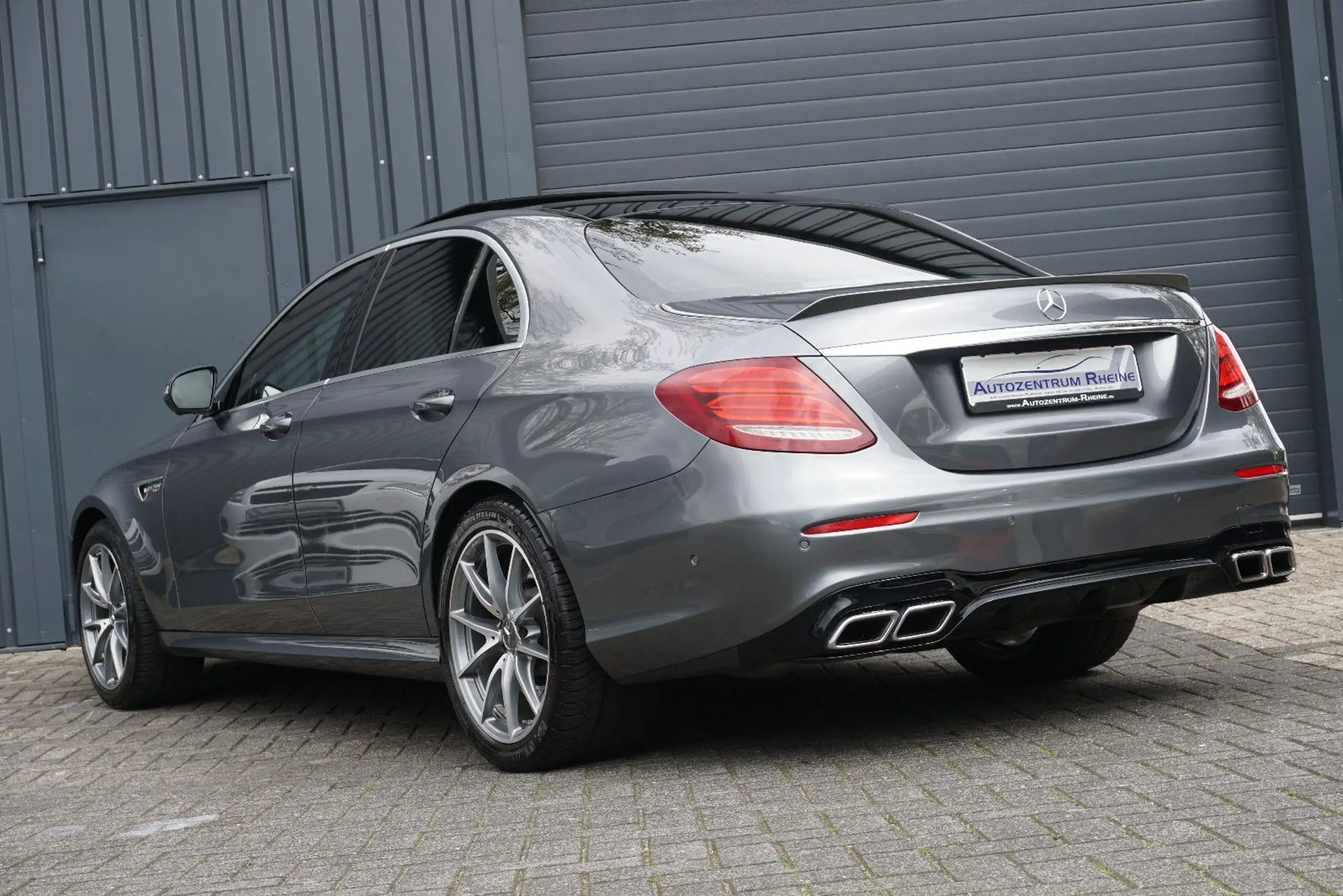 Mercedes-Benz - E 63 AMG