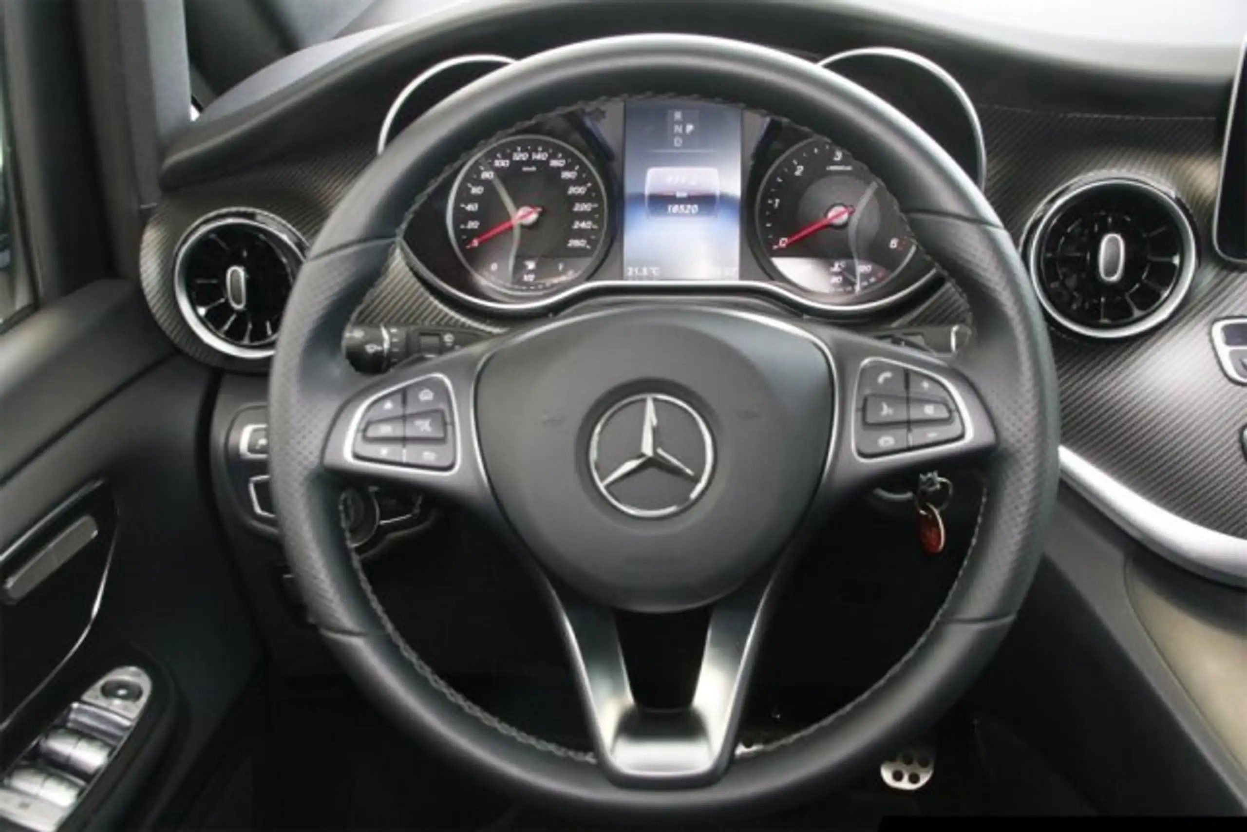 Mercedes-Benz - V 300