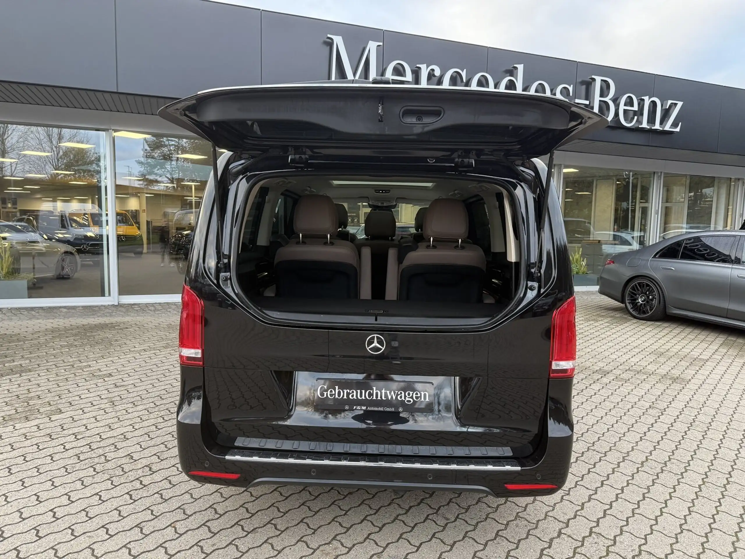 Mercedes-Benz - V 300