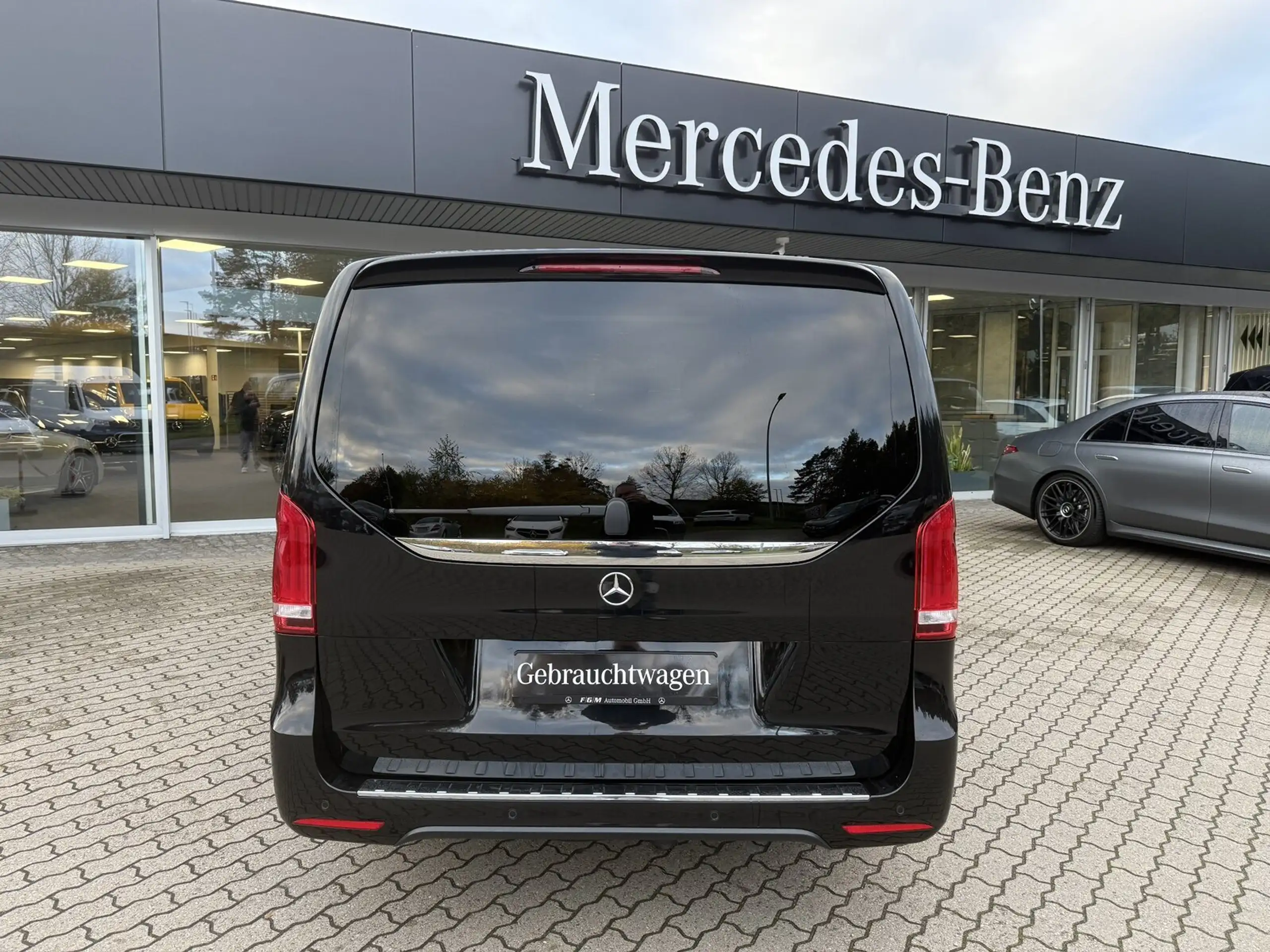 Mercedes-Benz - V 300