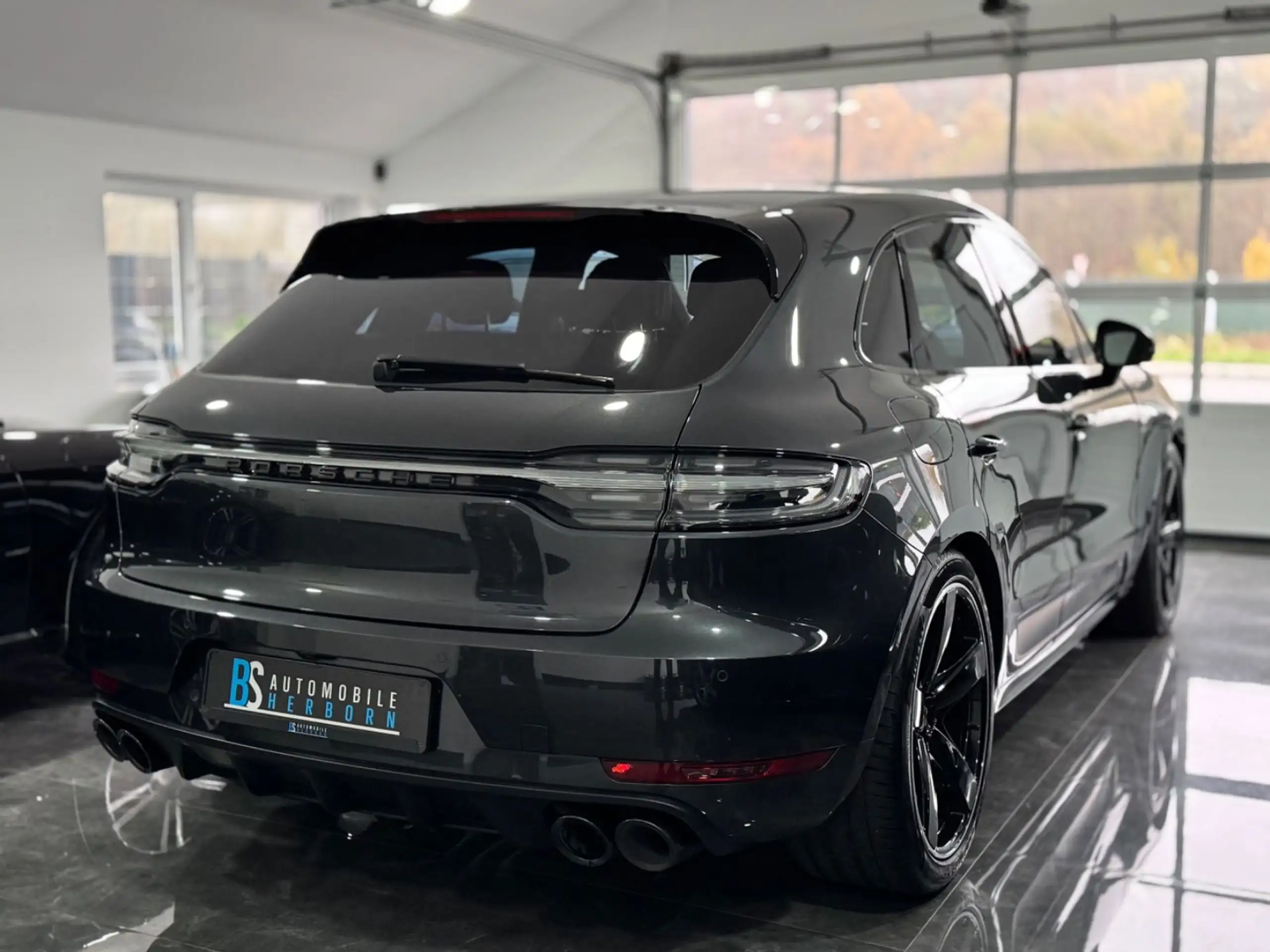 Porsche - Macan