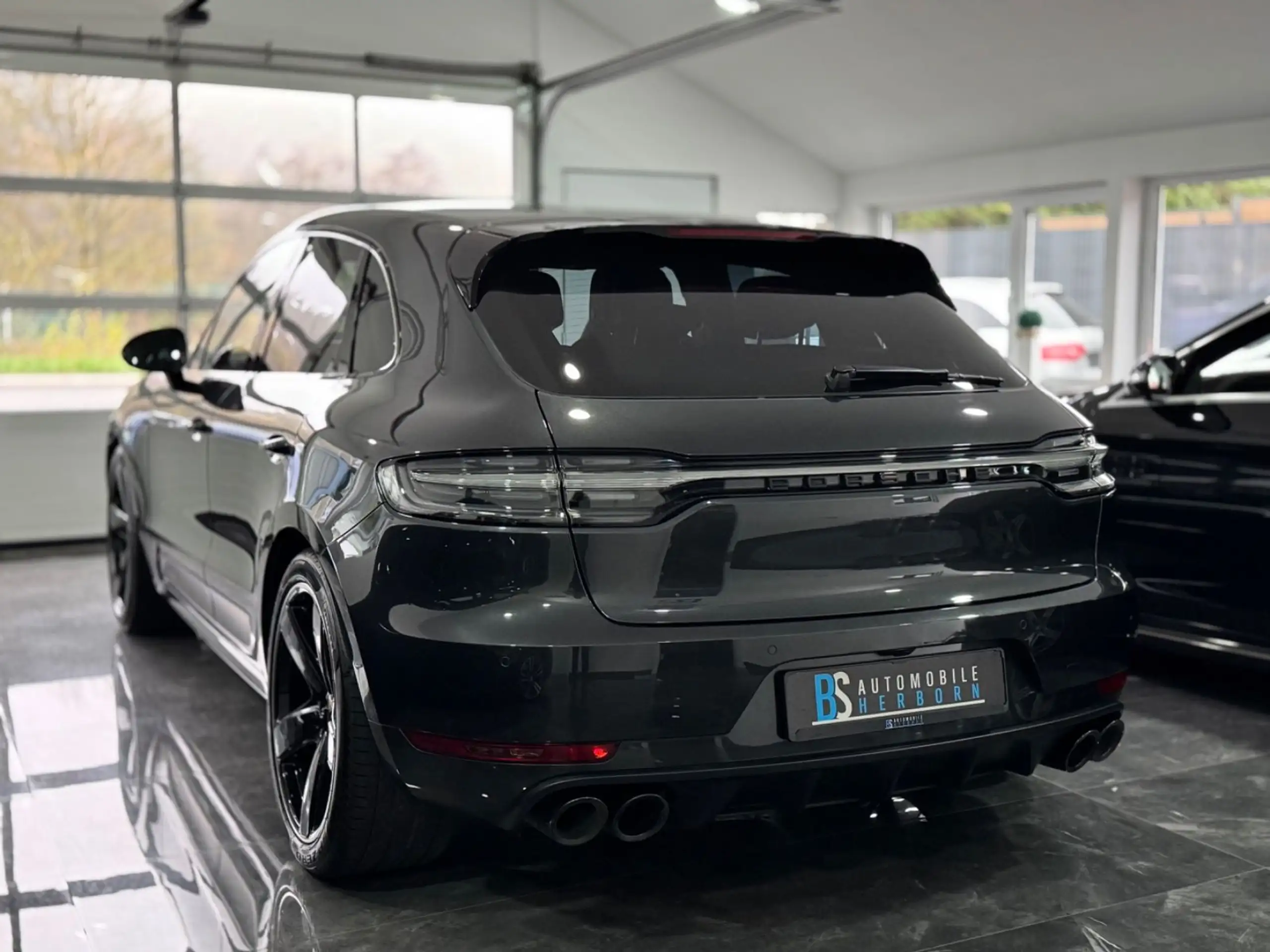 Porsche - Macan