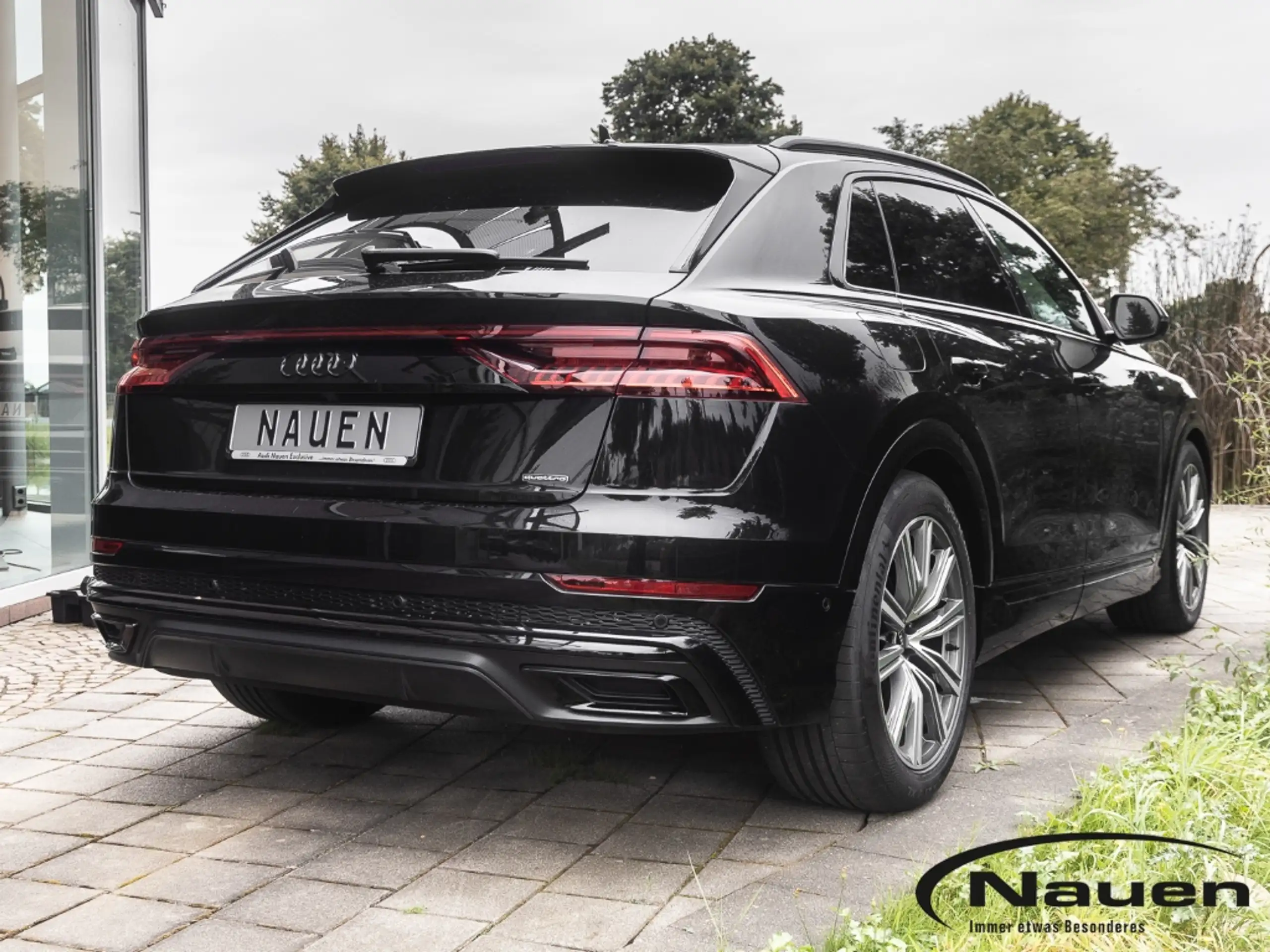 Audi - Q8