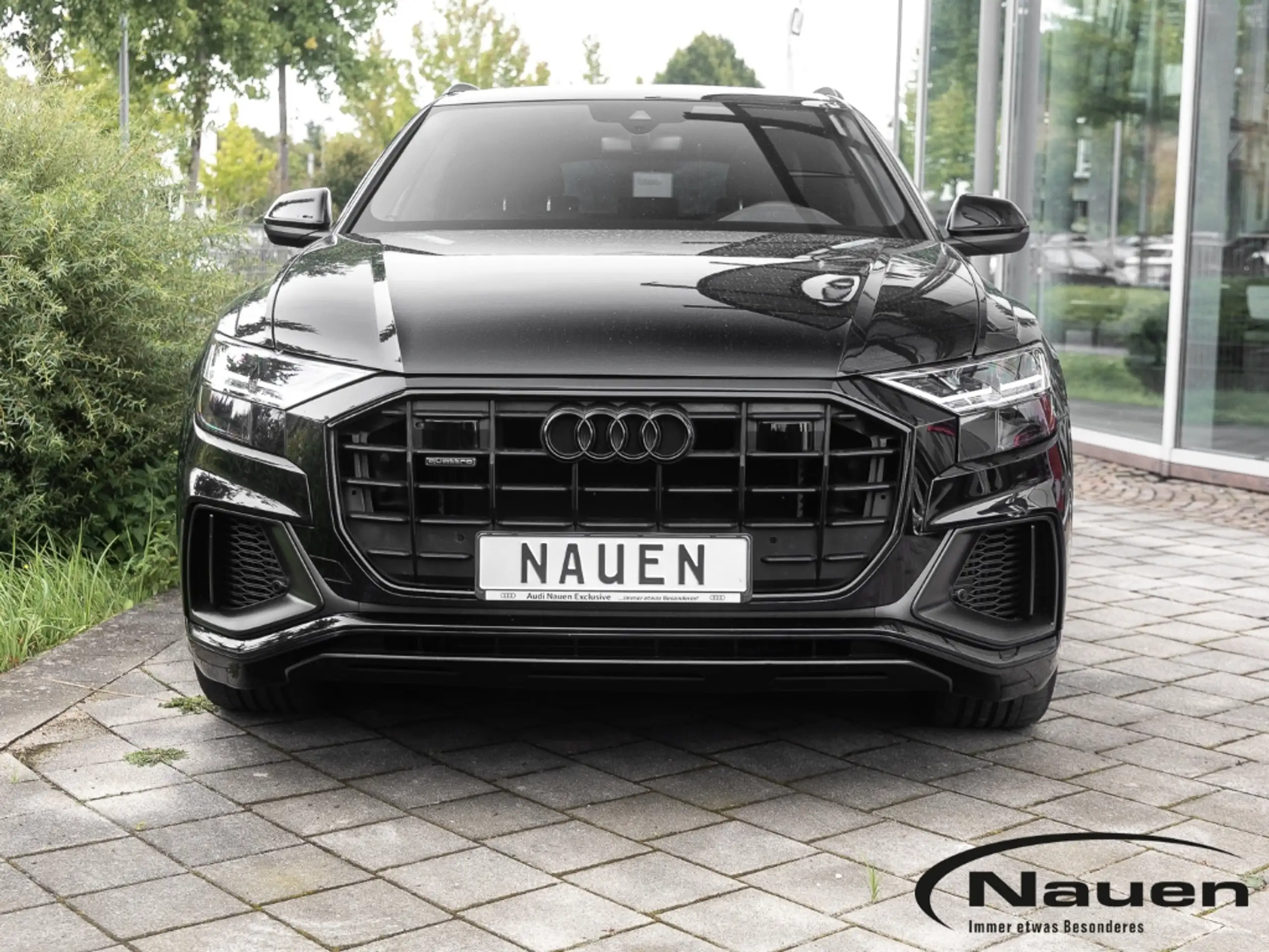 Audi - Q8