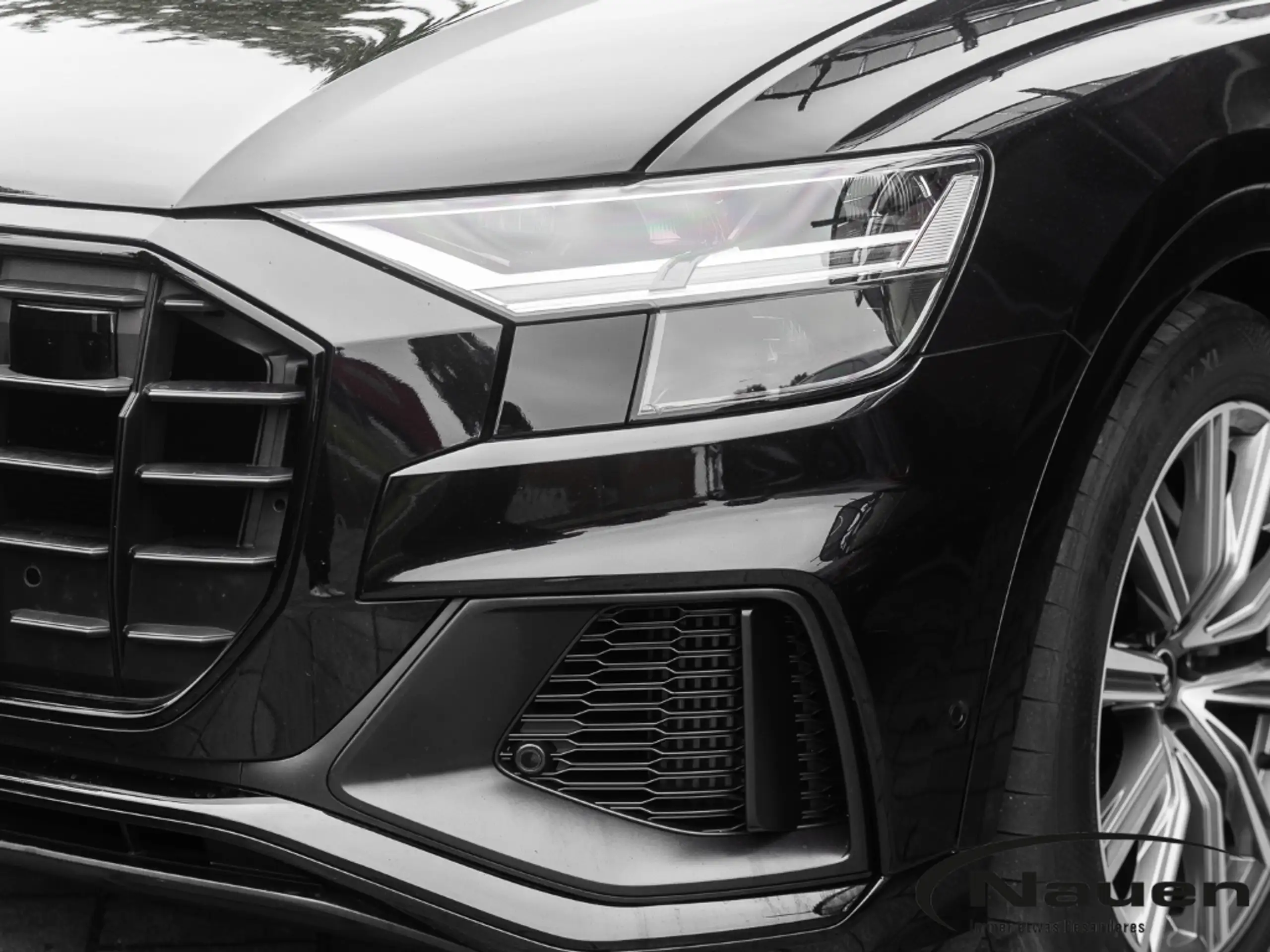 Audi - Q8