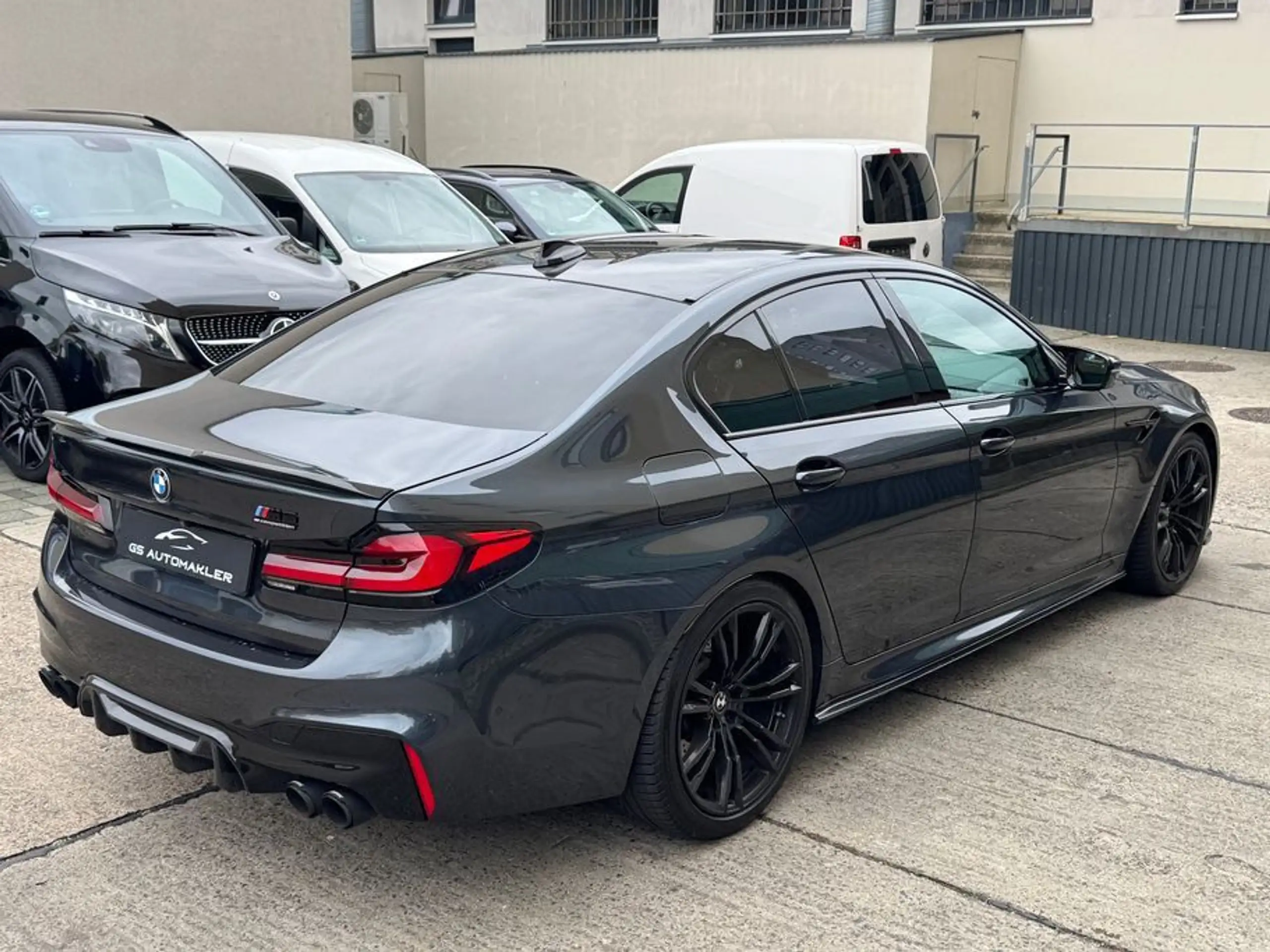 BMW - M5