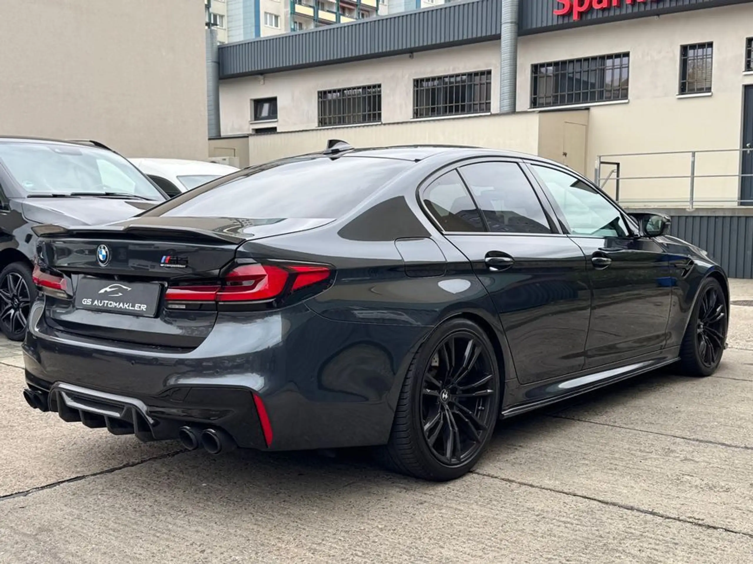 BMW - M5