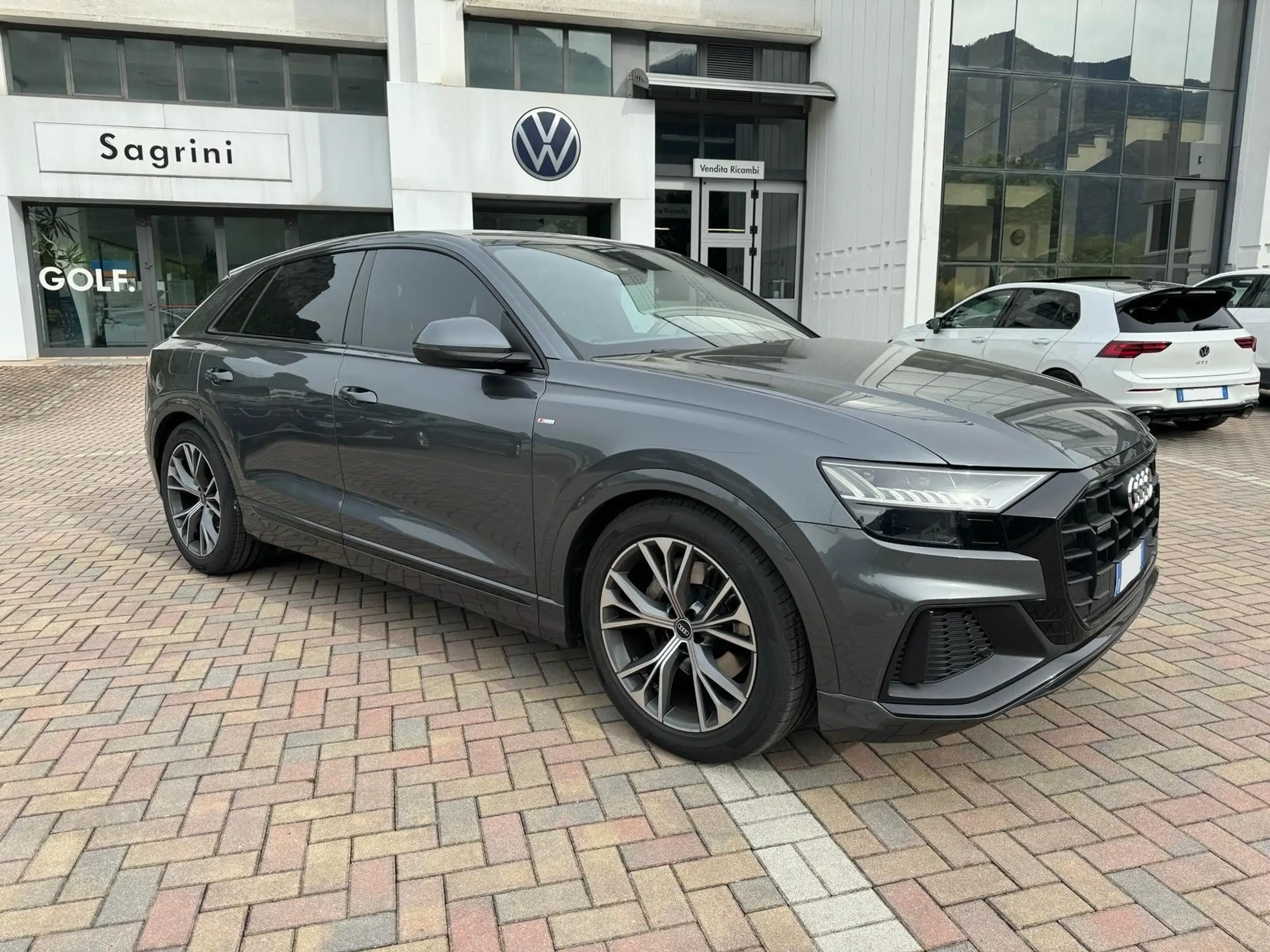 Audi - Q8