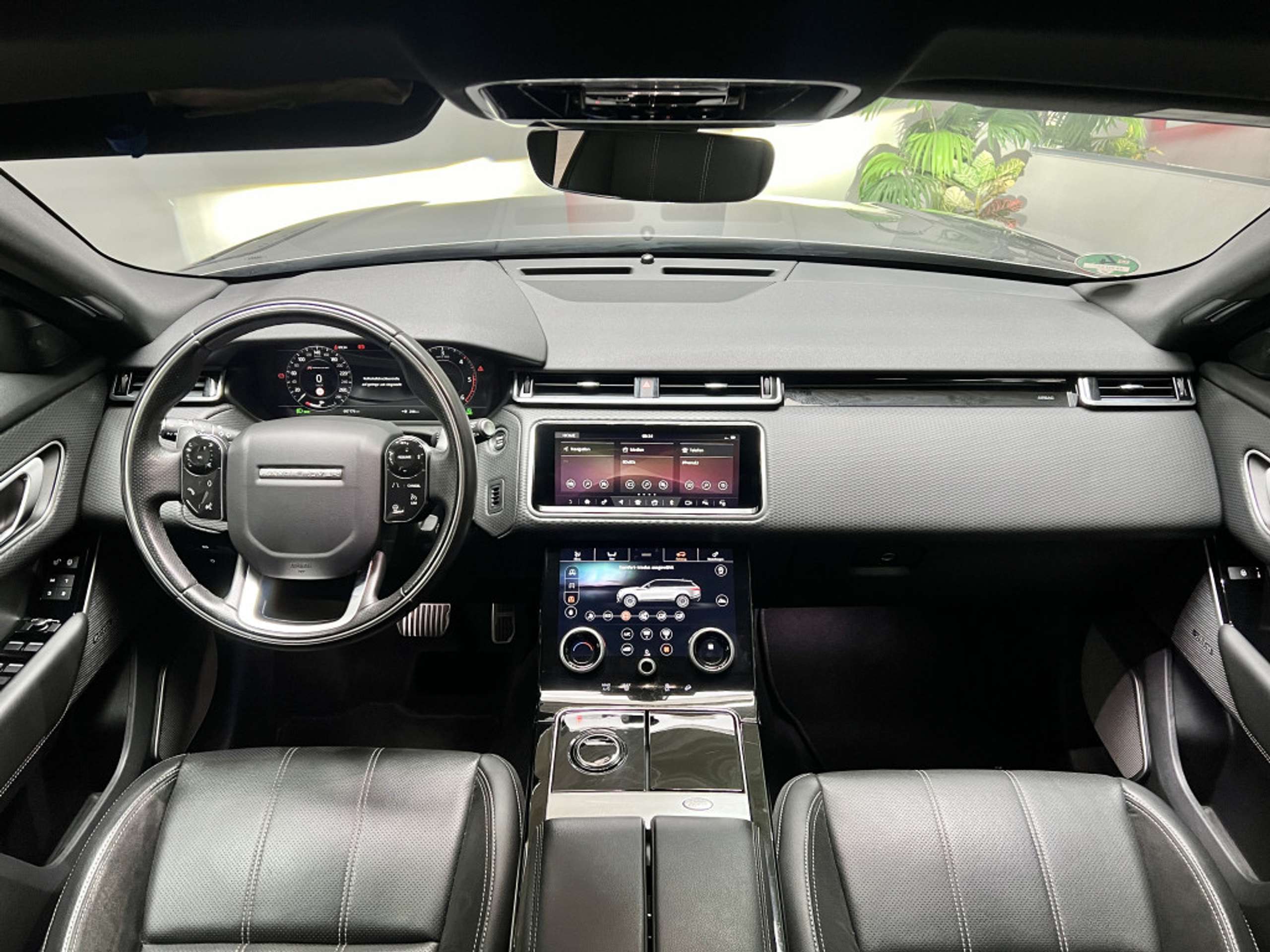 Land Rover - Range Rover Velar