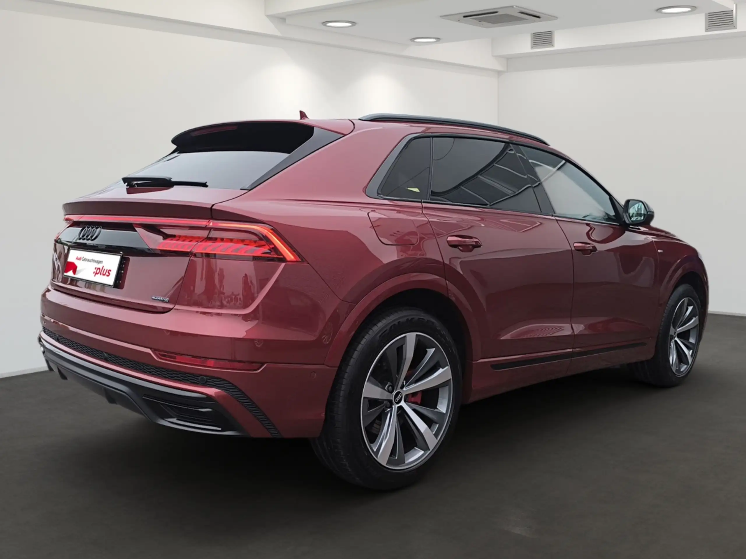 Audi - Q8