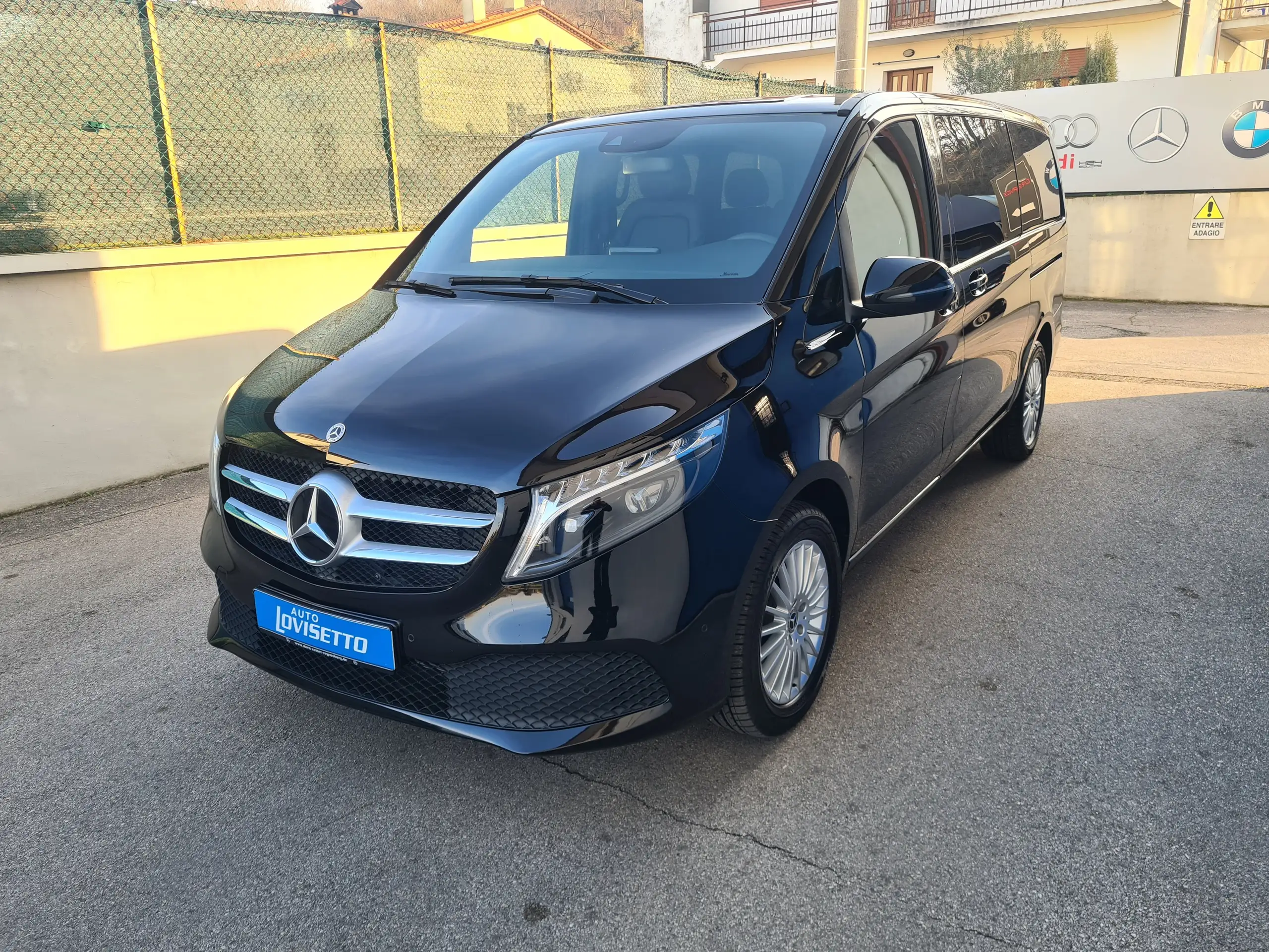 Mercedes-Benz - V 250