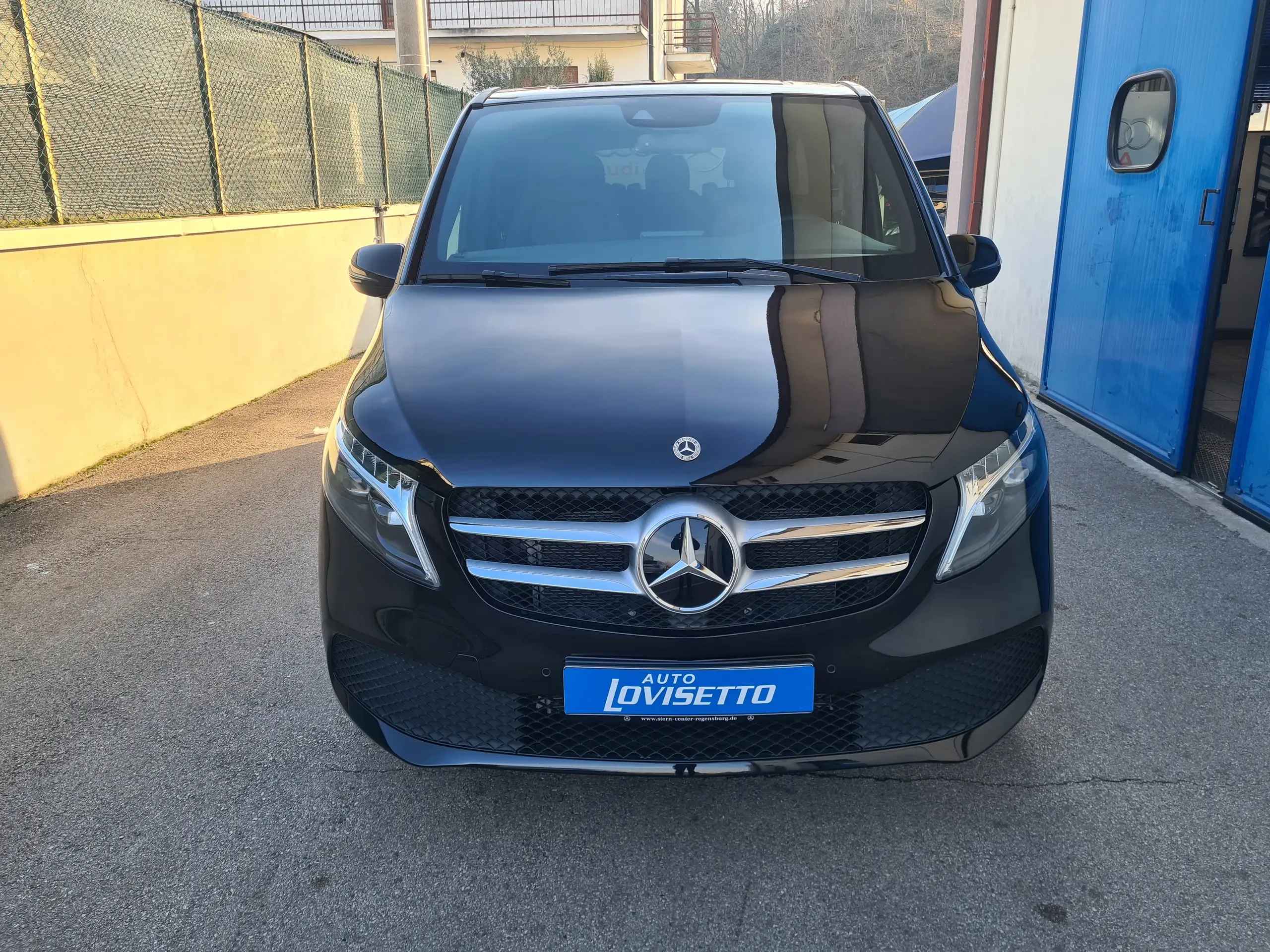 Mercedes-Benz - V 250