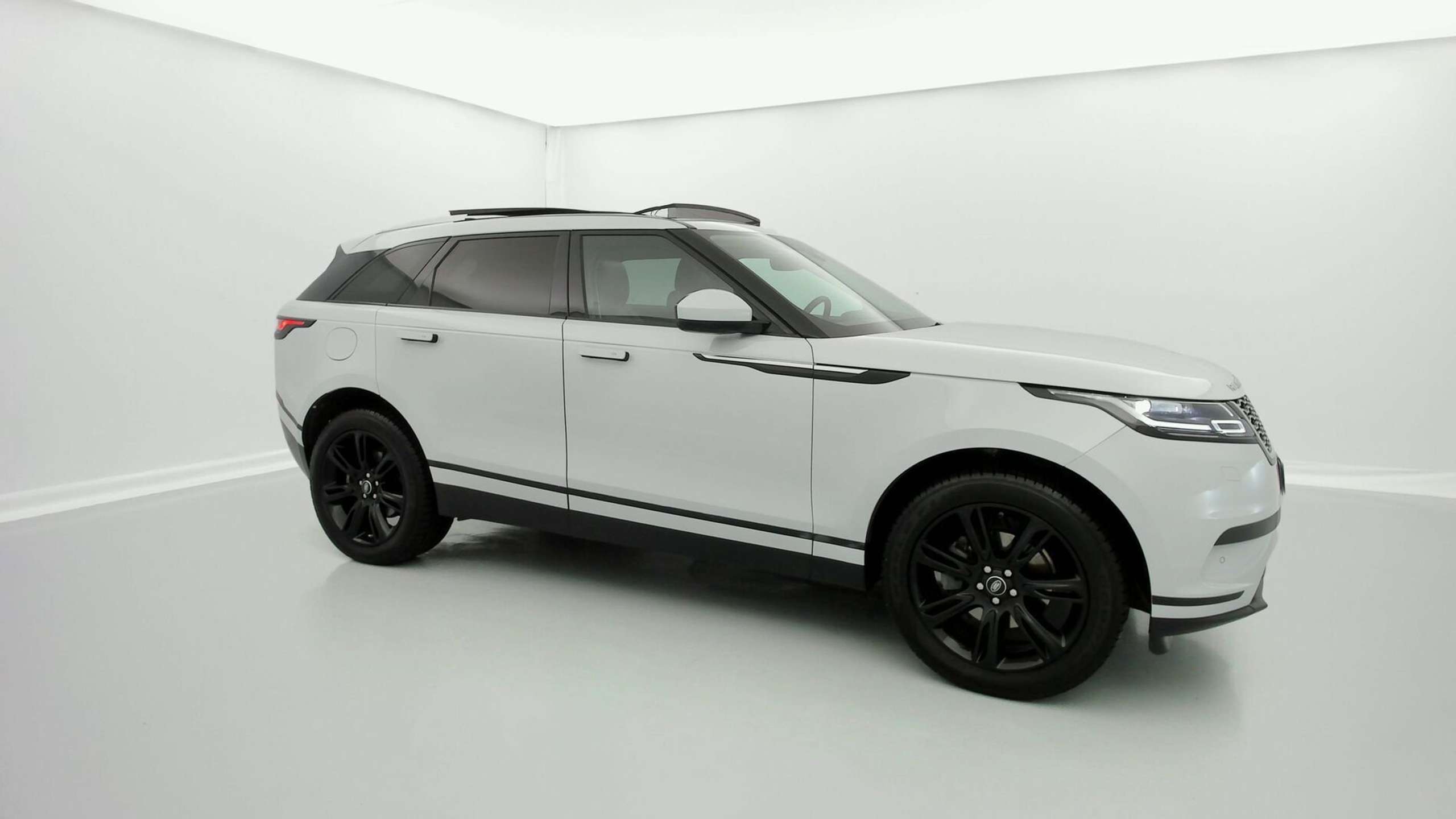 Land Rover - Range Rover Velar