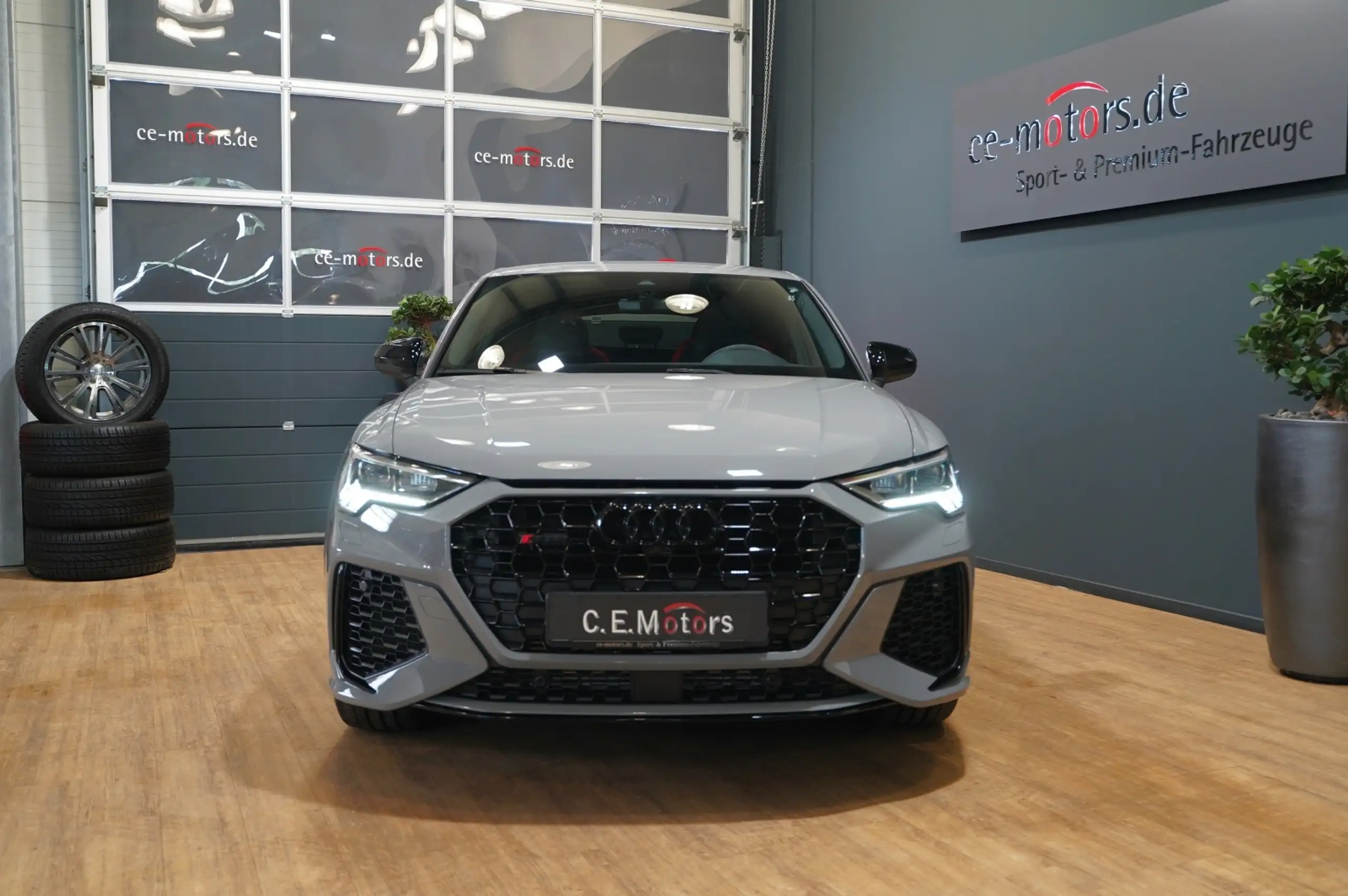 Audi - RS Q3