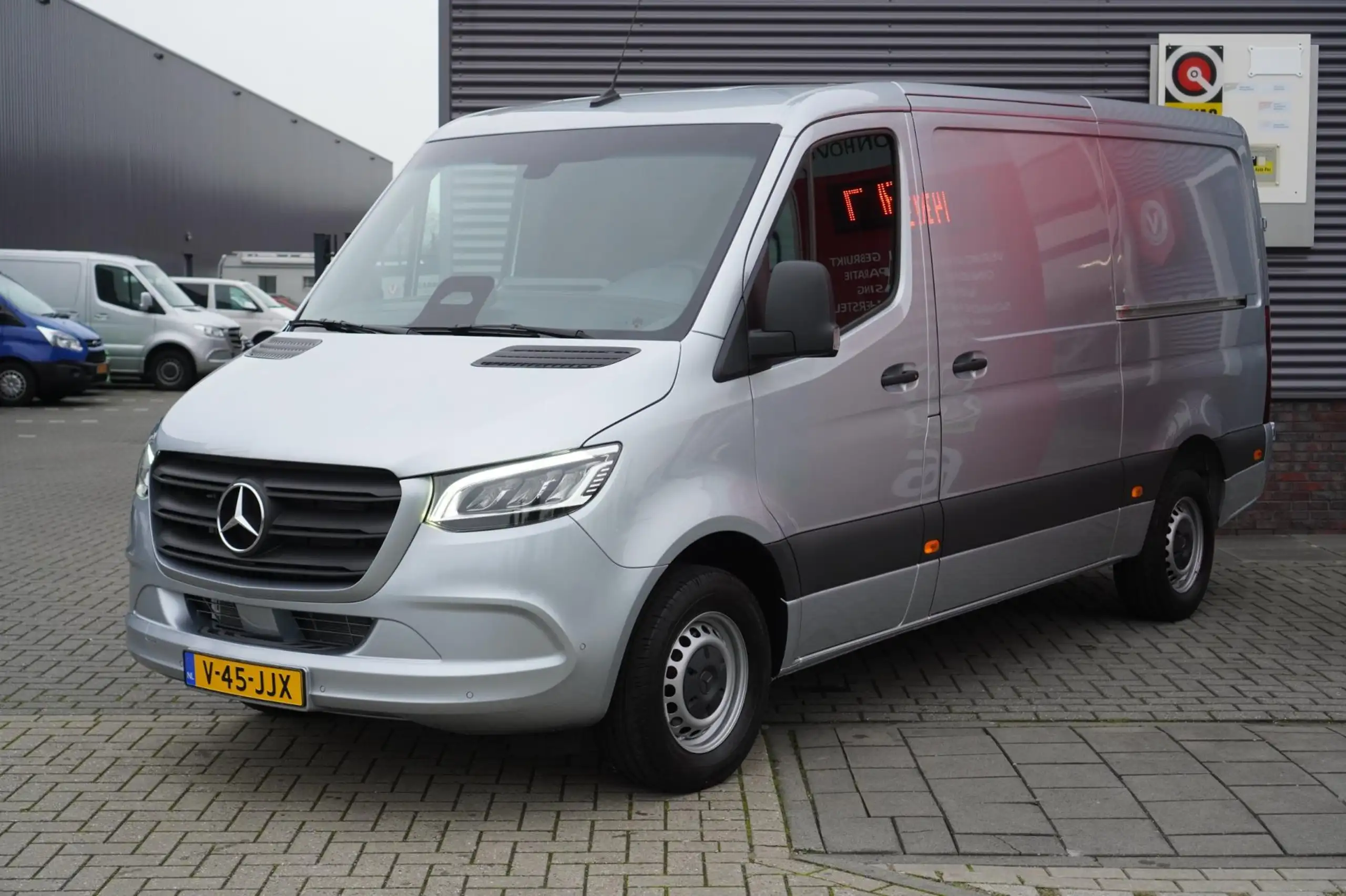 Mercedes-Benz - Sprinter