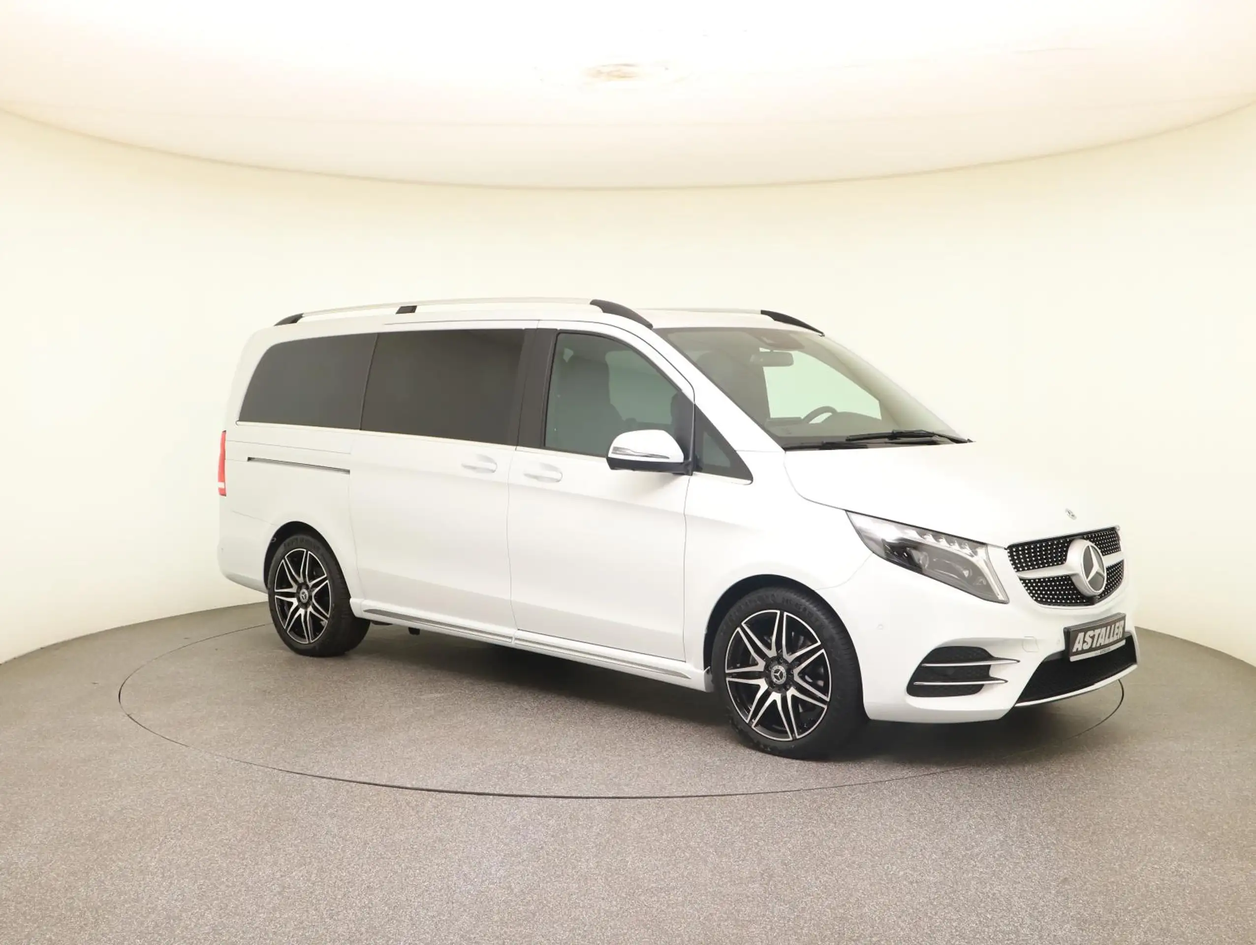 Mercedes-Benz - V 250