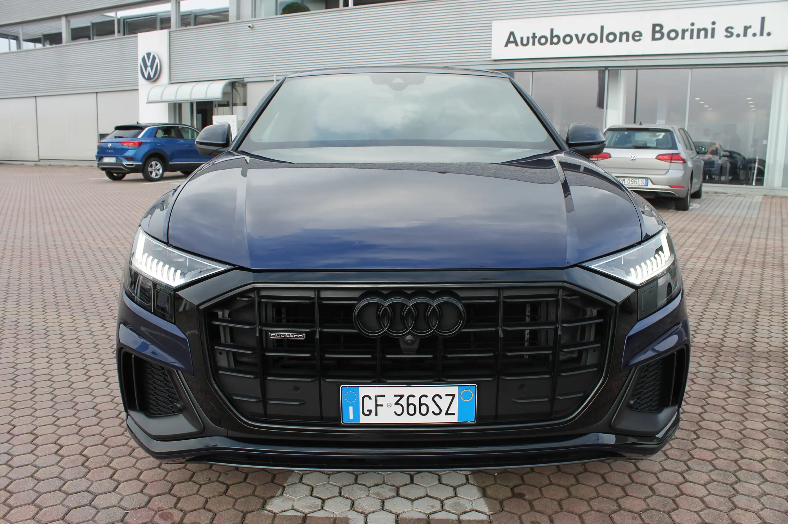 Audi - Q8