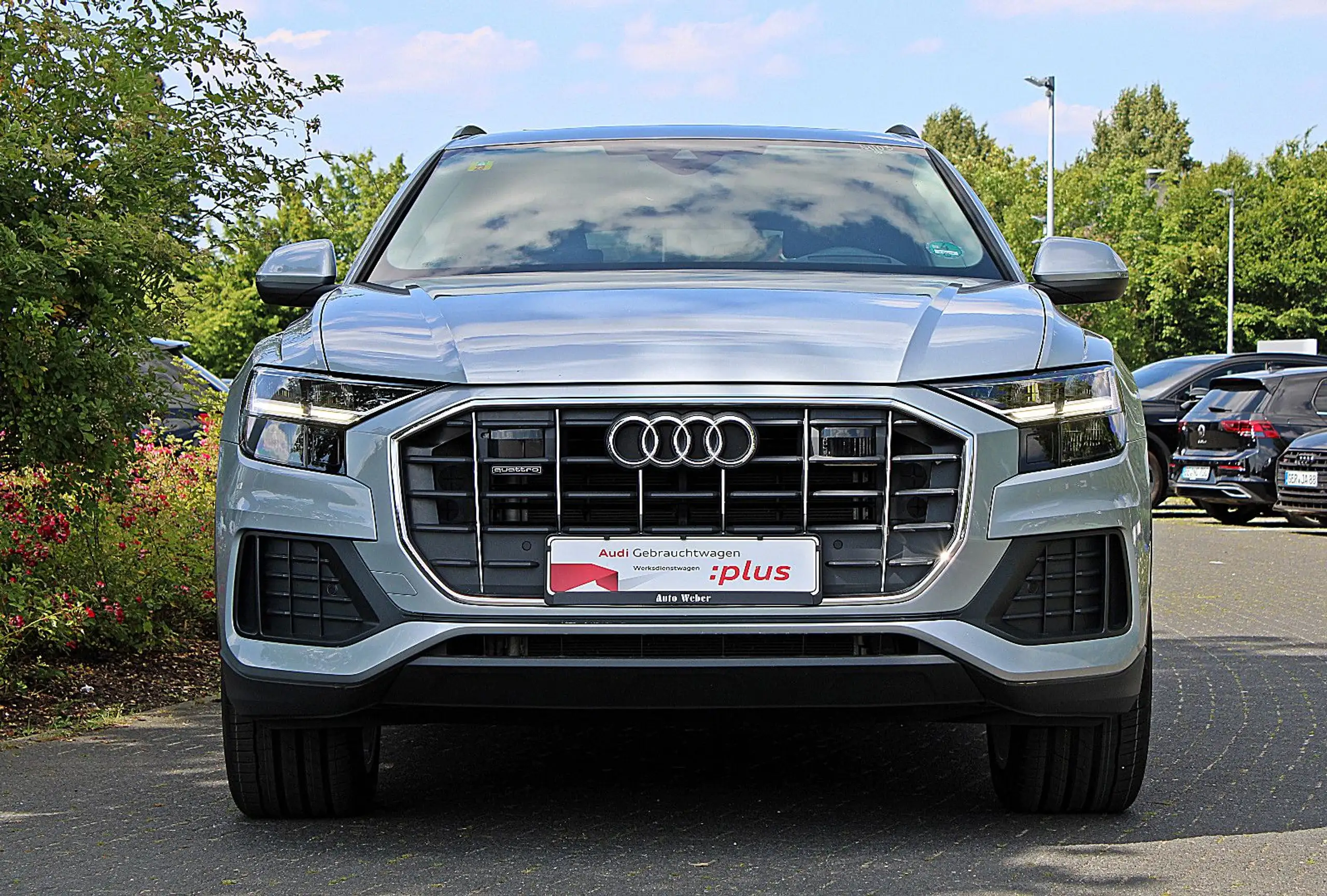 Audi - Q8