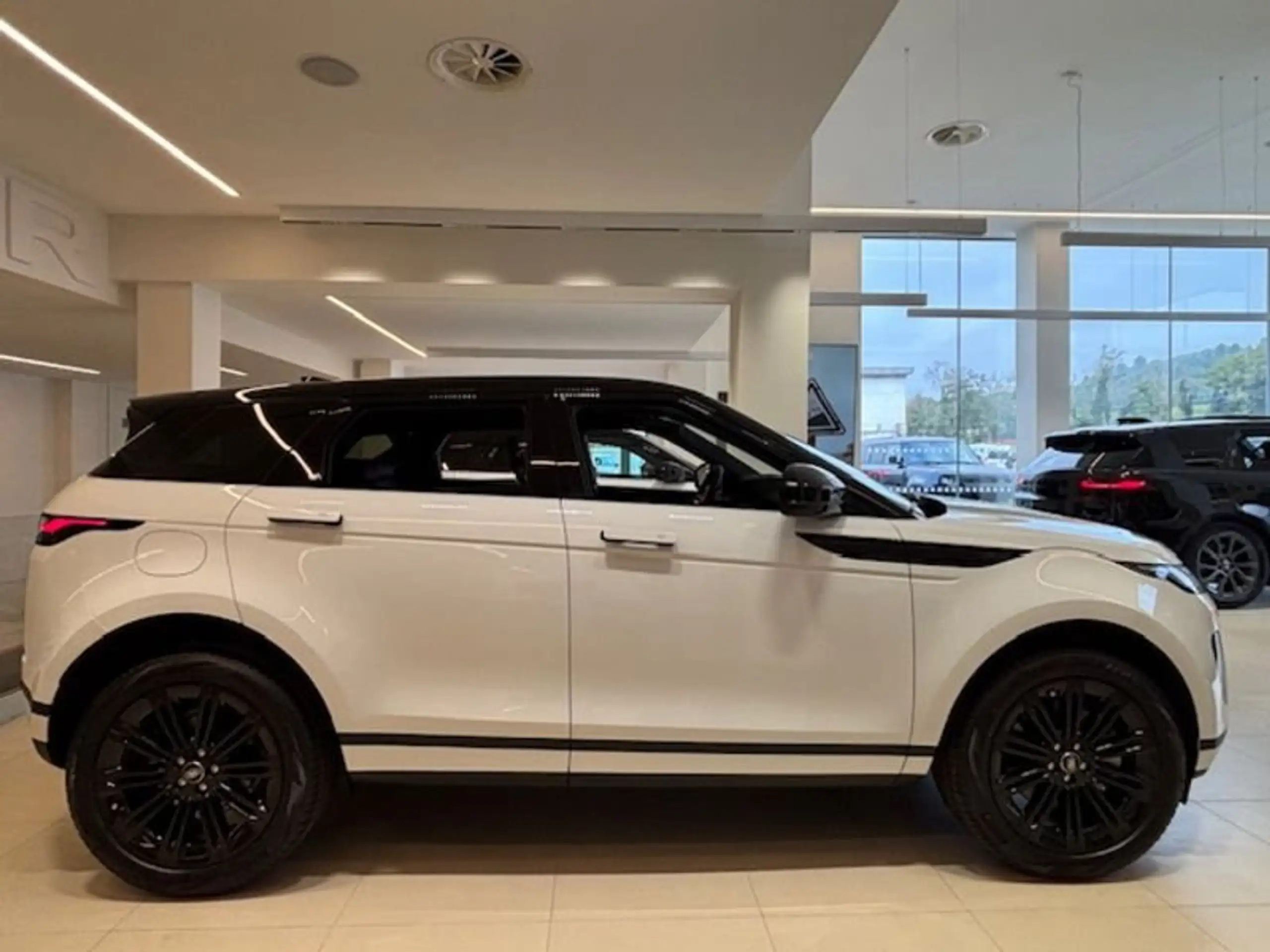 Land Rover - Range Rover Evoque