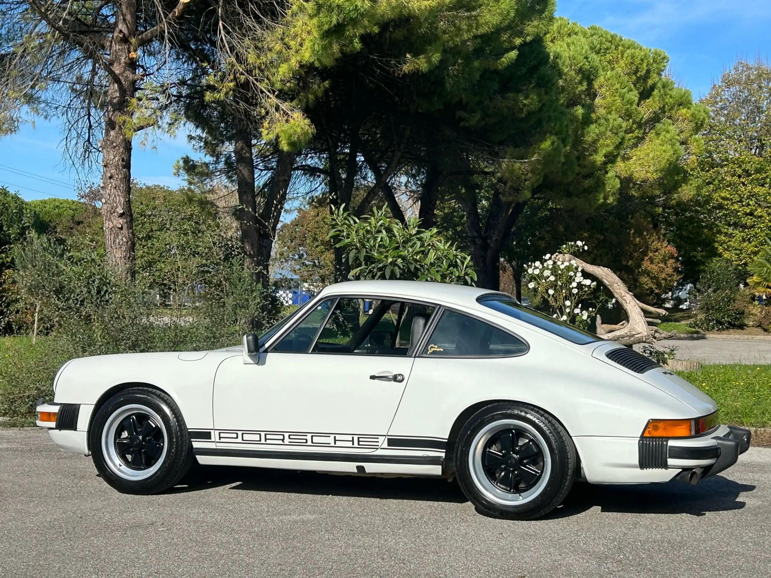 Porsche - 911