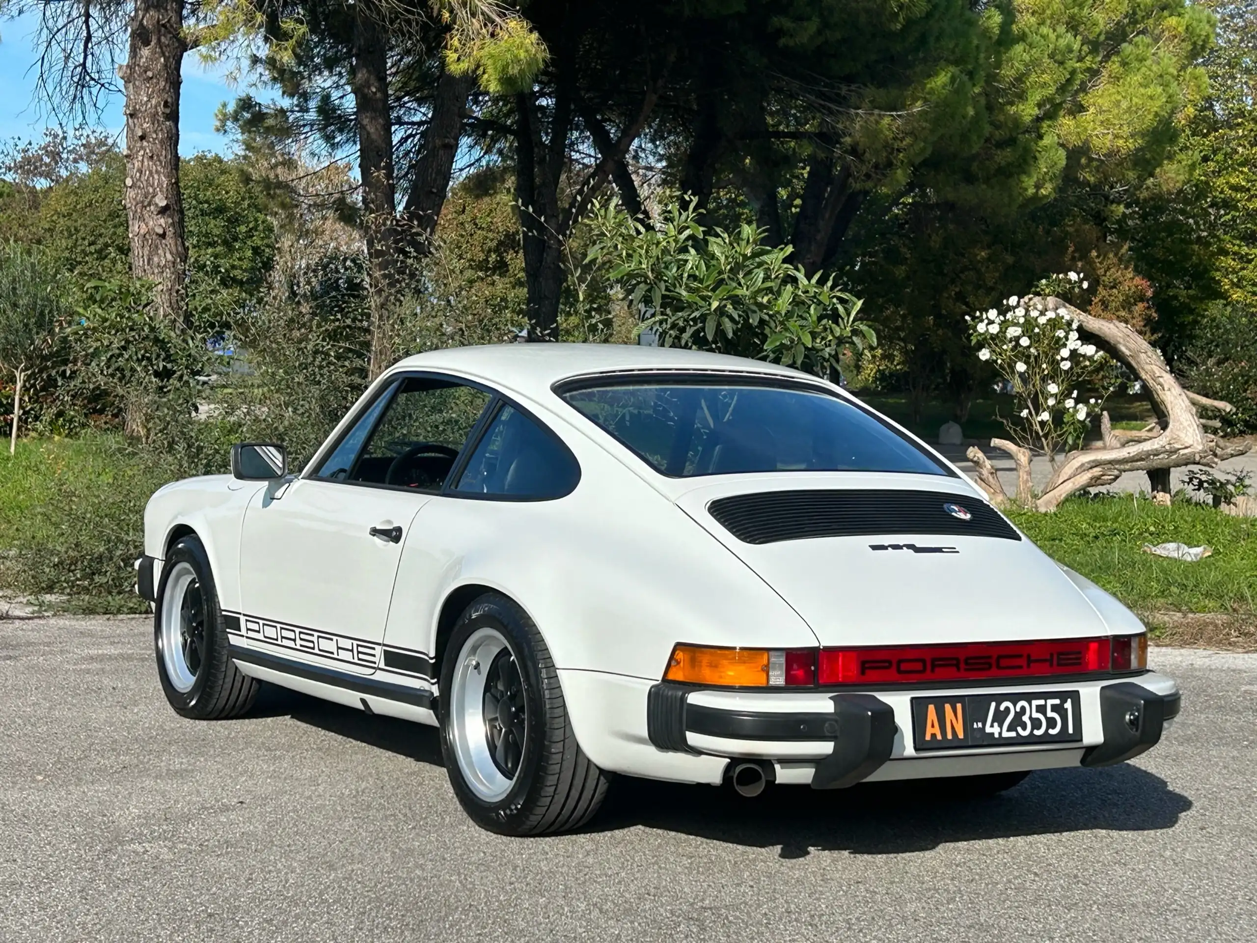 Porsche - 911