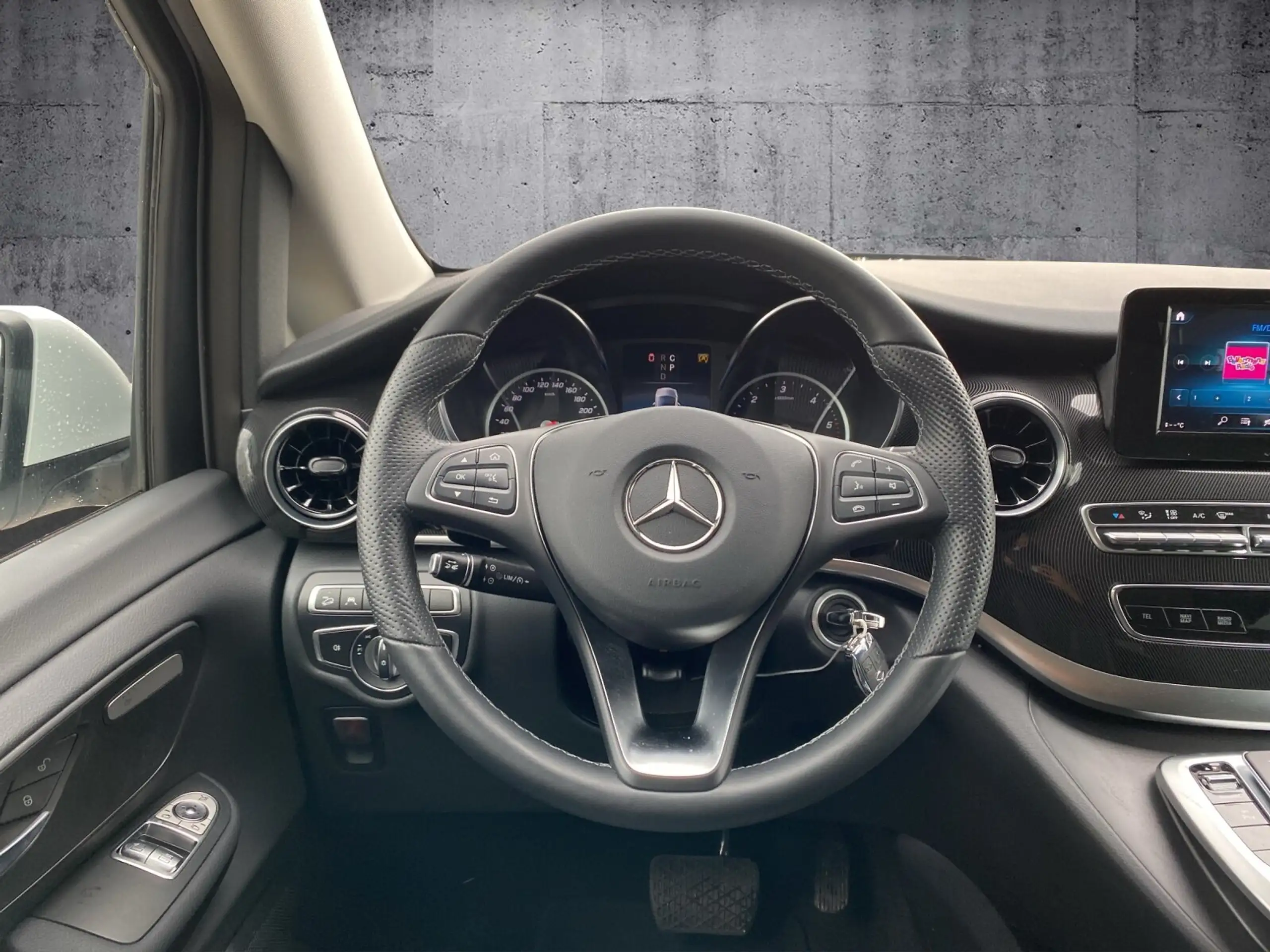 Mercedes-Benz - V 250