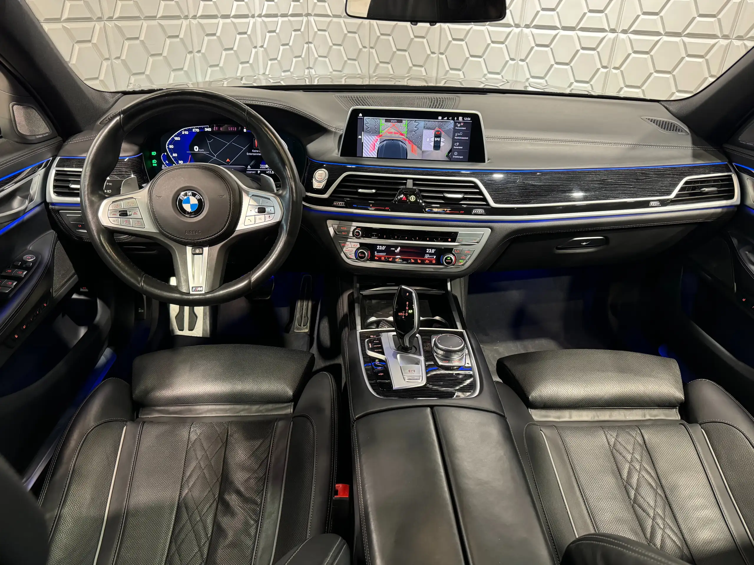 BMW - 730