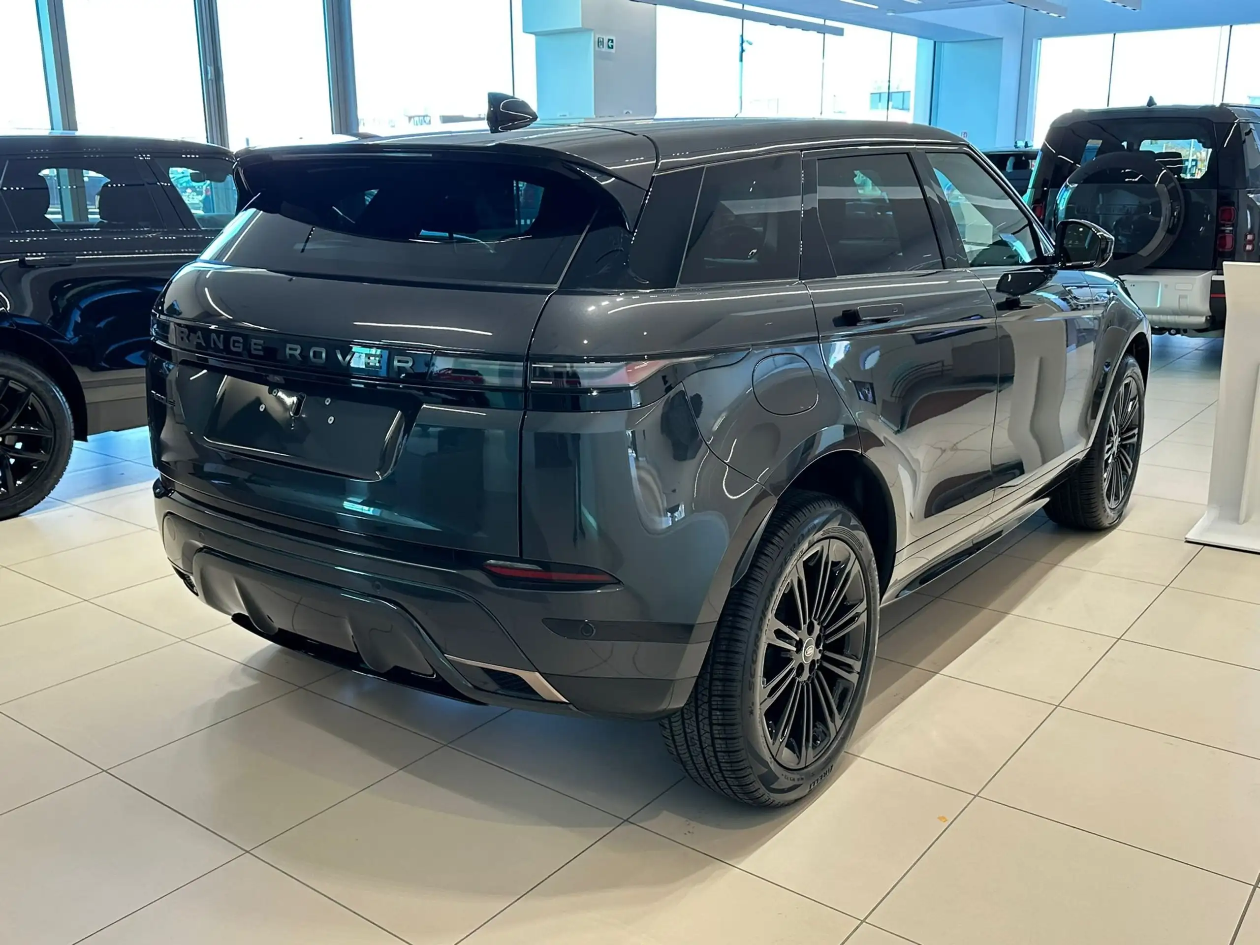 Land Rover - Range Rover Evoque