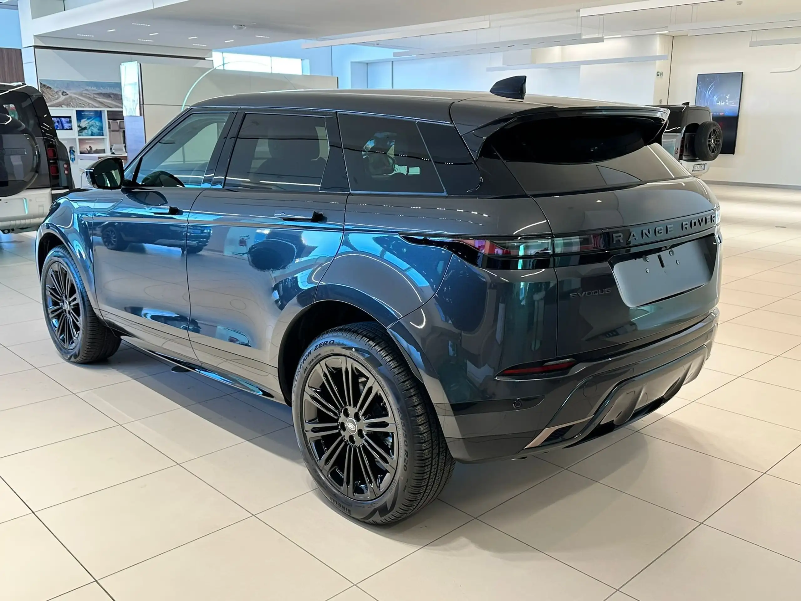 Land Rover - Range Rover Evoque