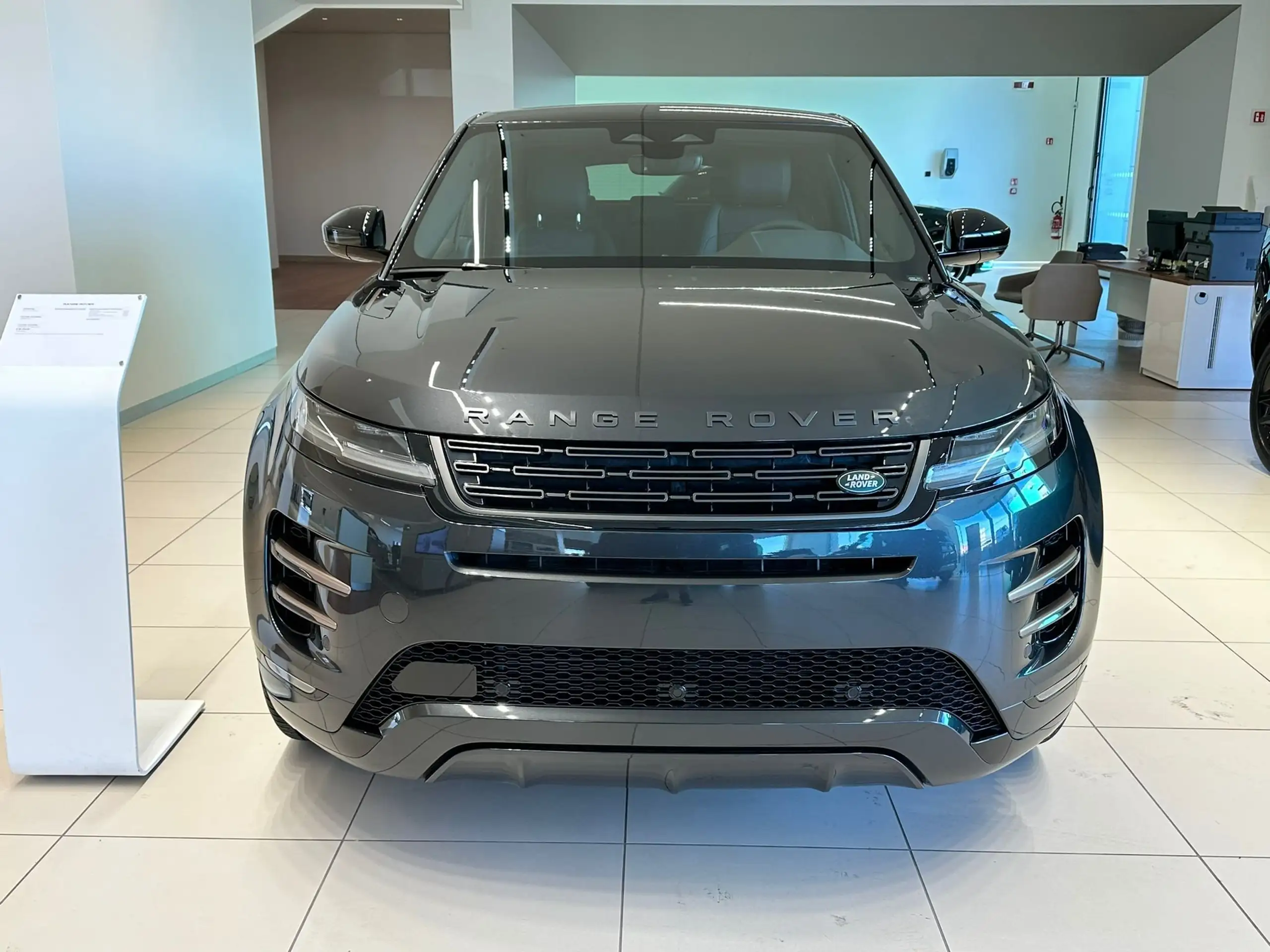 Land Rover - Range Rover Evoque