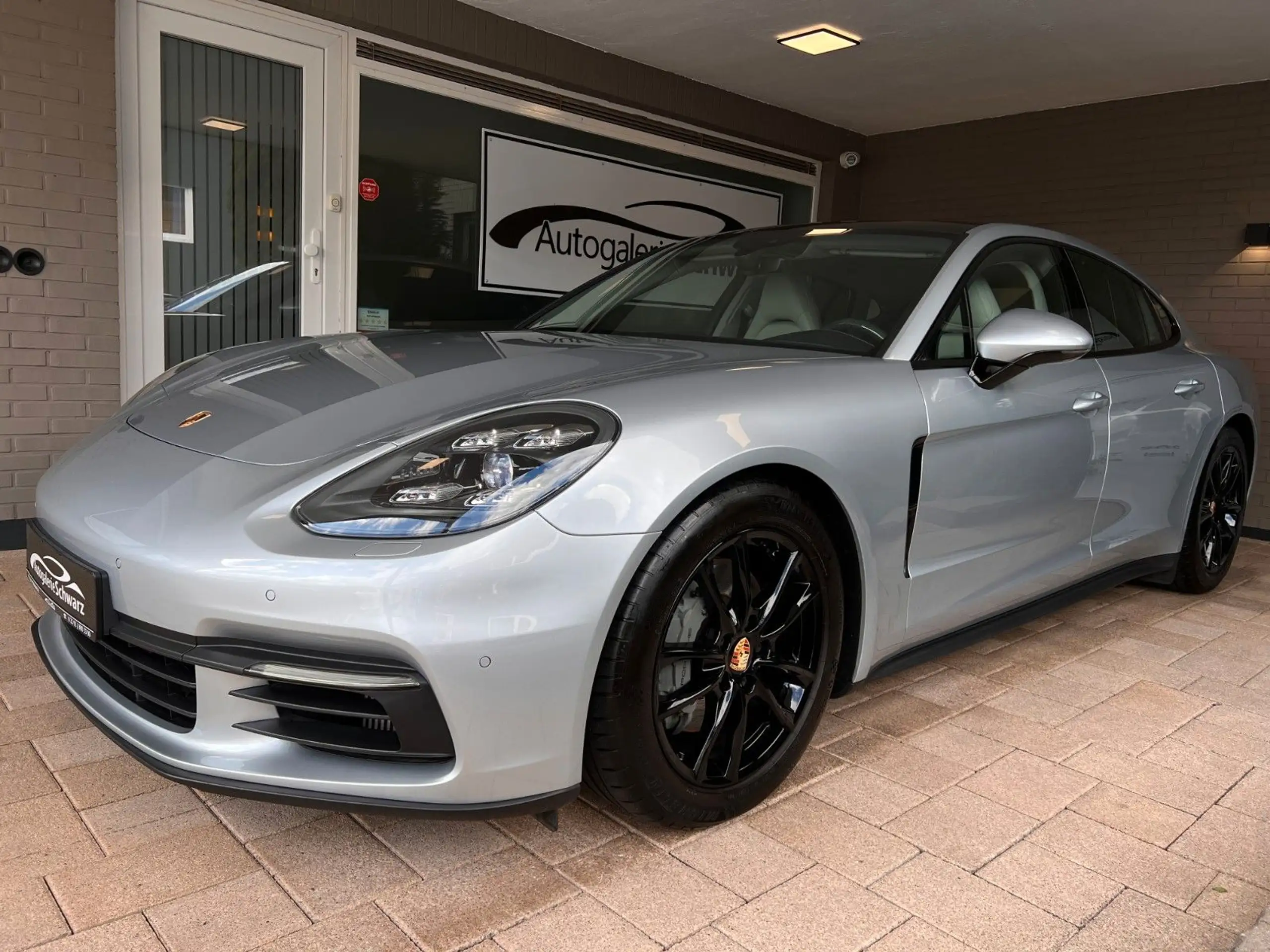 Porsche - Panamera