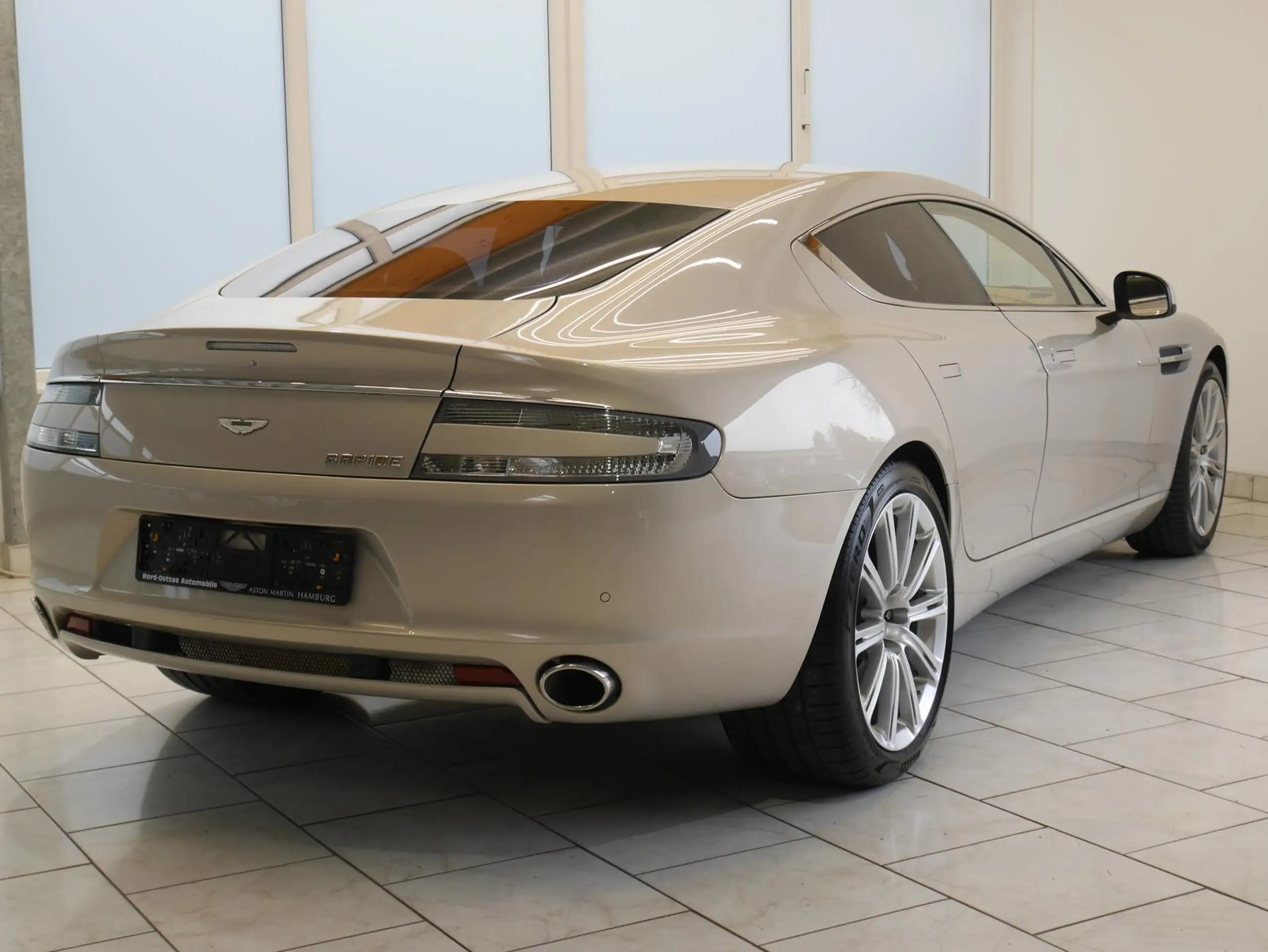 Aston Martin - Rapide