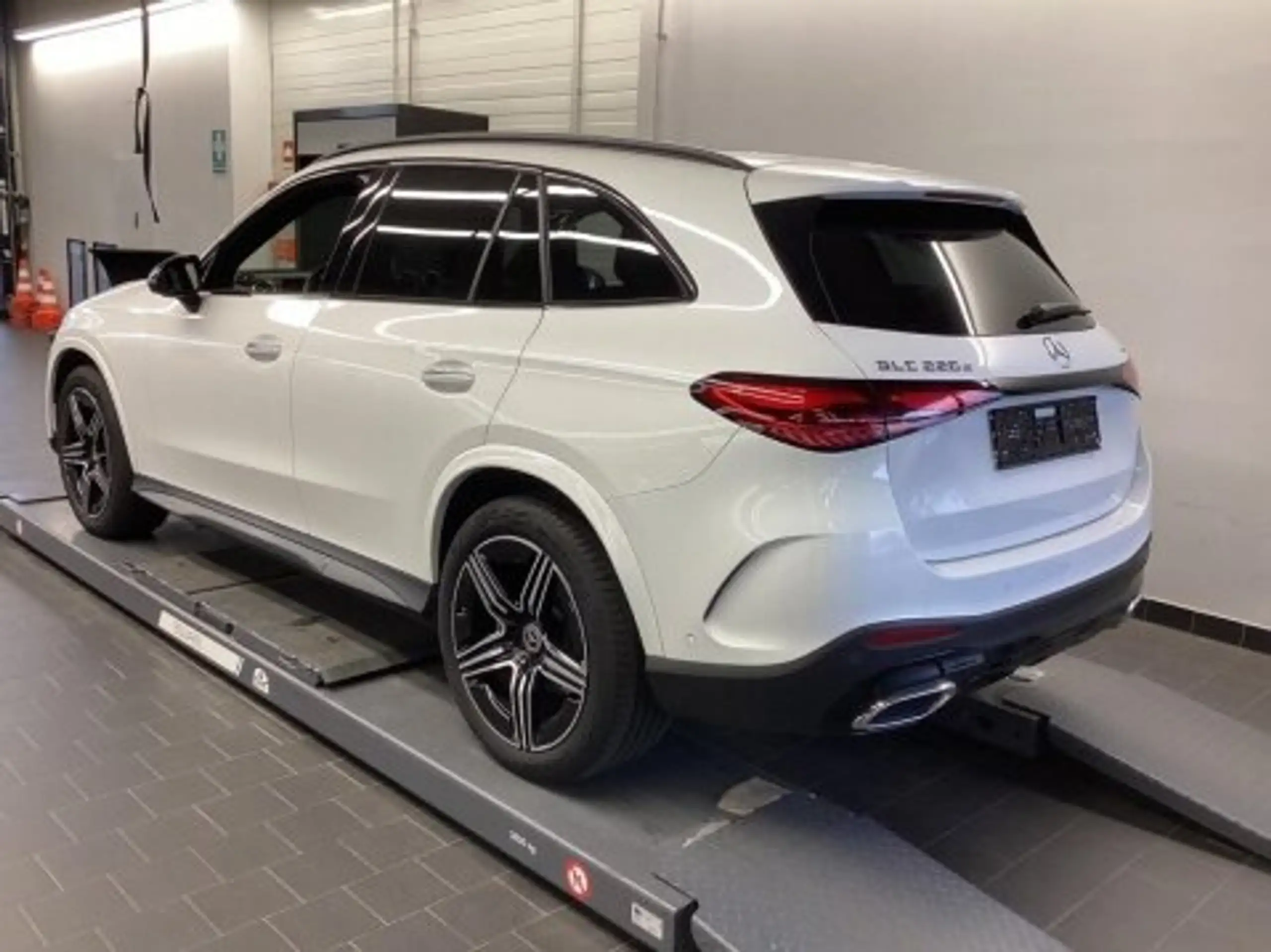 Mercedes-Benz - GLC 220