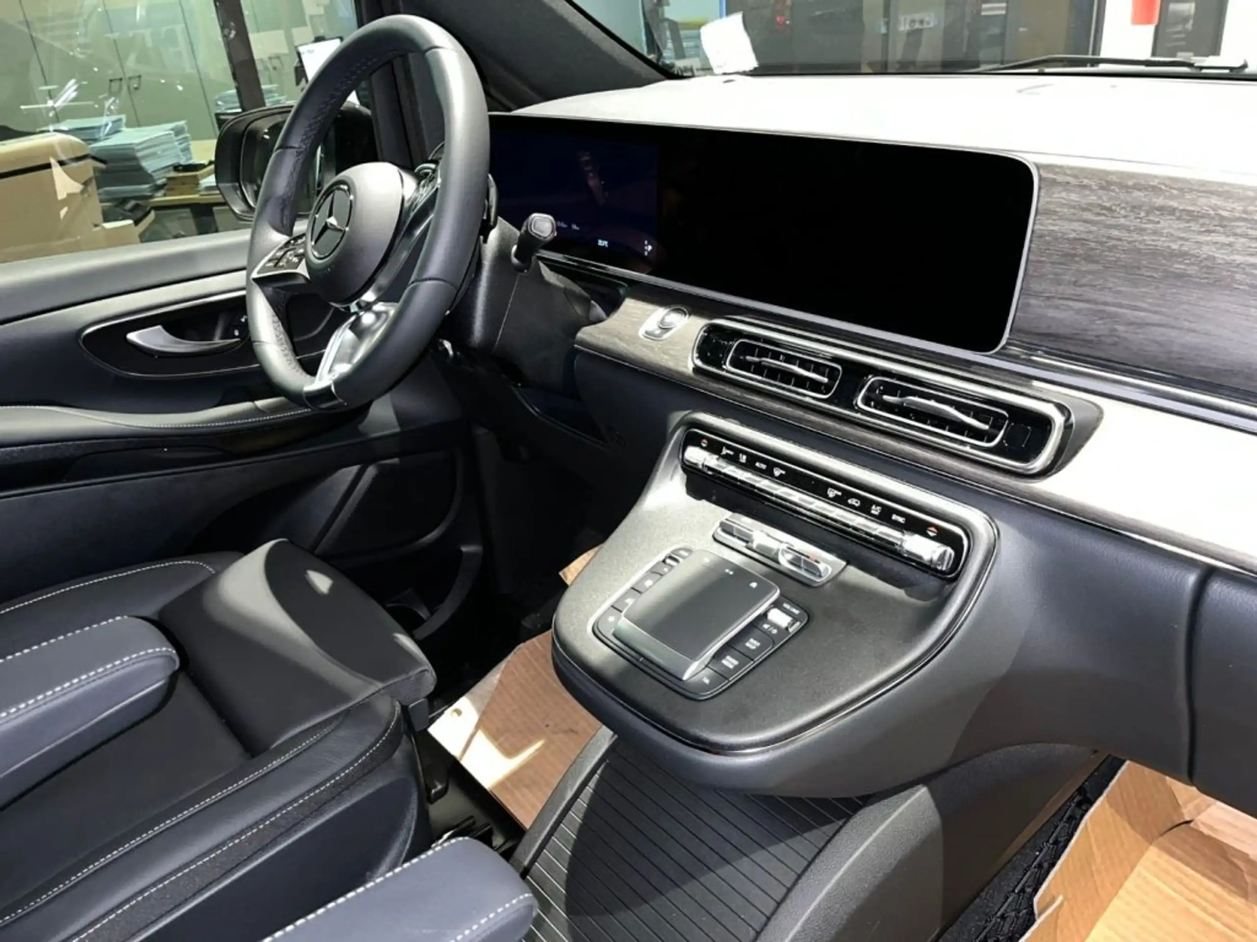 Mercedes-Benz - V 250